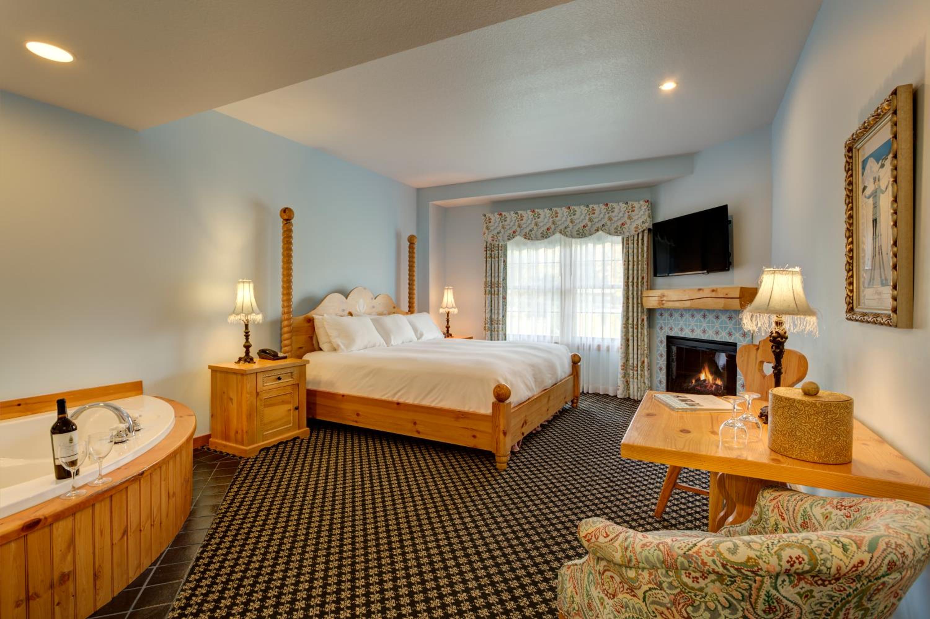 Mountain Grand Lodge One King Hotel Room