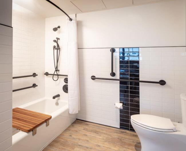 King Room - Disability Access photo 2