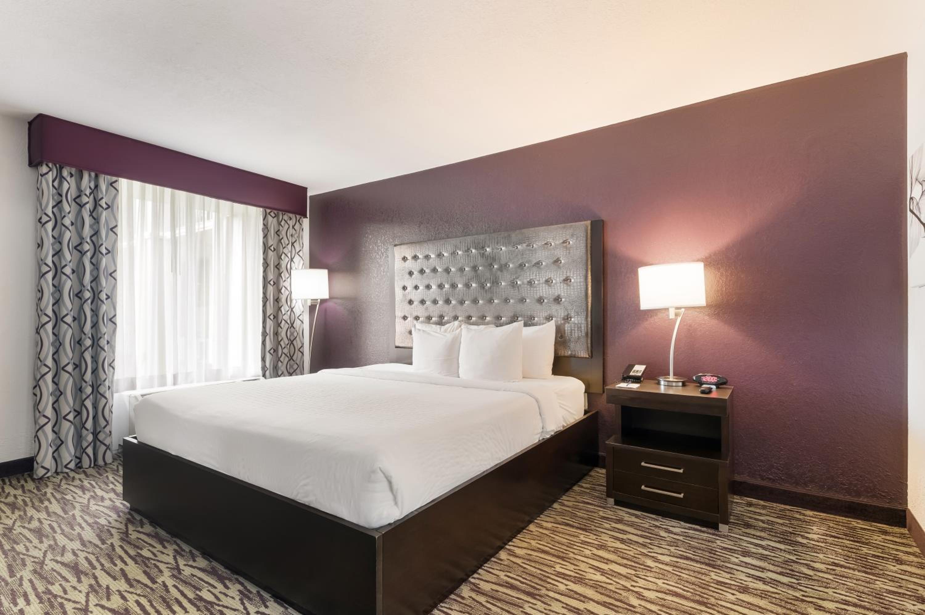 Queen Room - Accessible/Nonsmoking