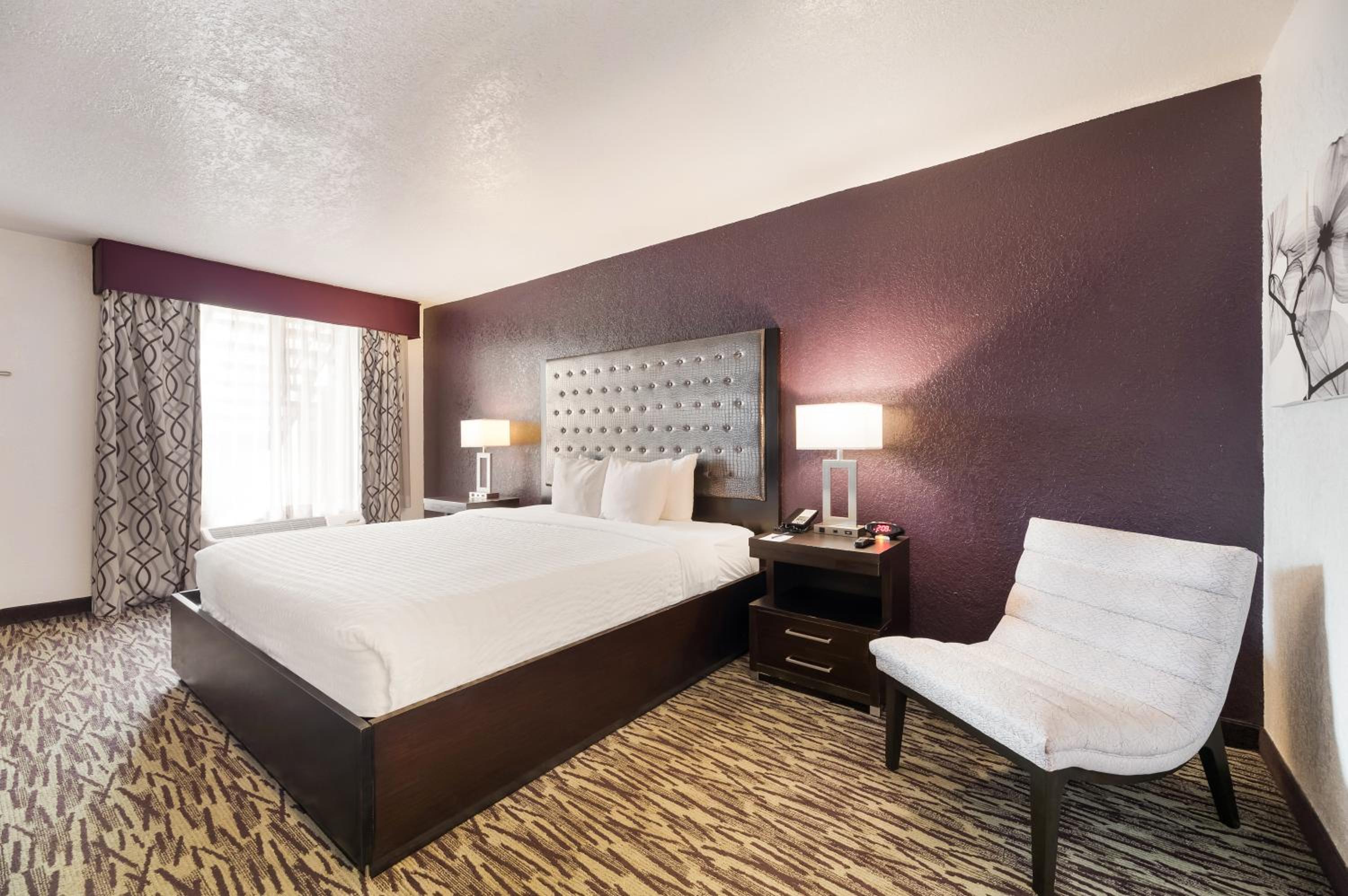 King Room - Poolside (No Resort Fee)