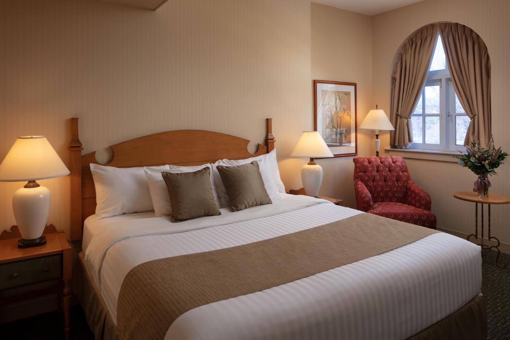 Deluxe King Suite