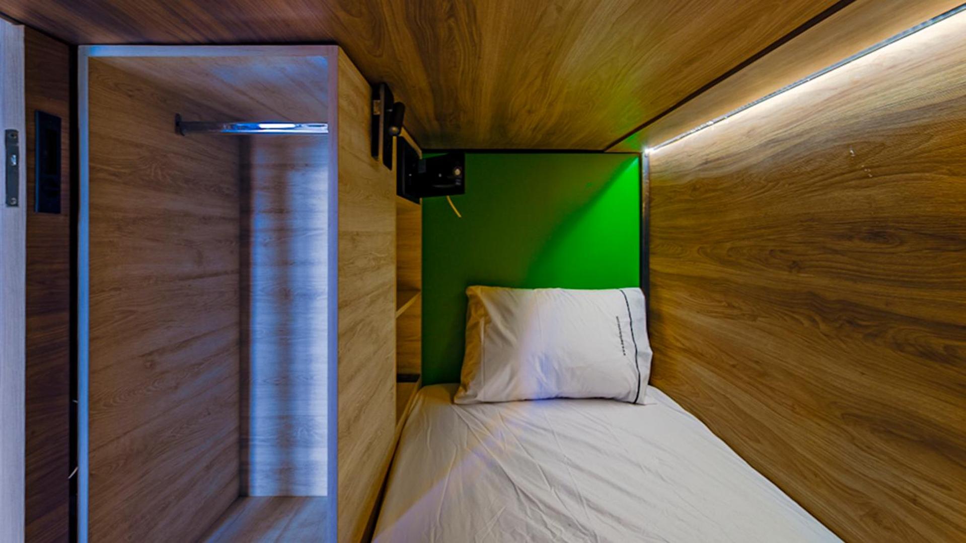 Bed in 8-Bed Mixed Dormitory Room photo 1
