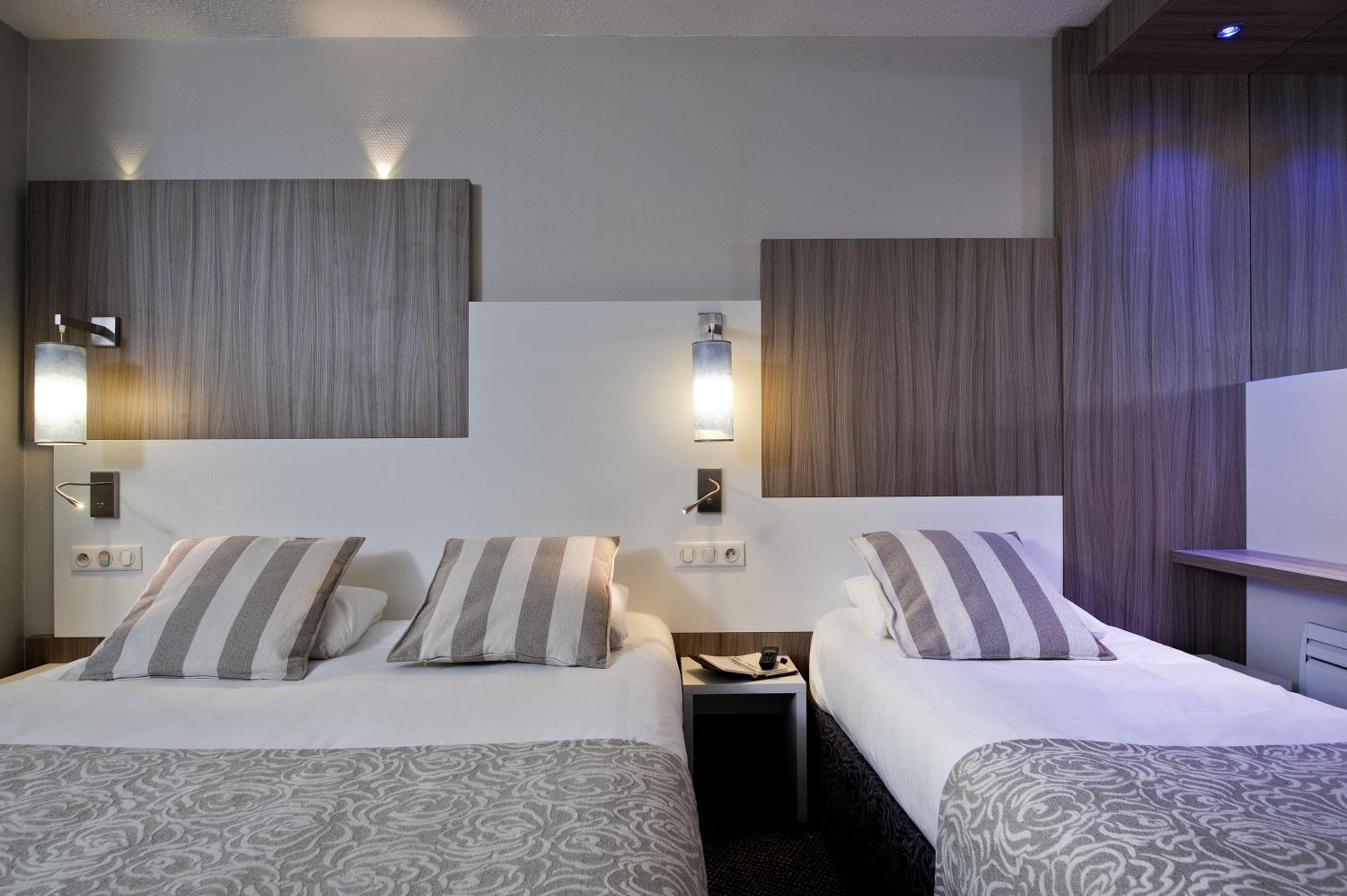 Triple Room with One Double Bed and One Single Bed - Photo 2
