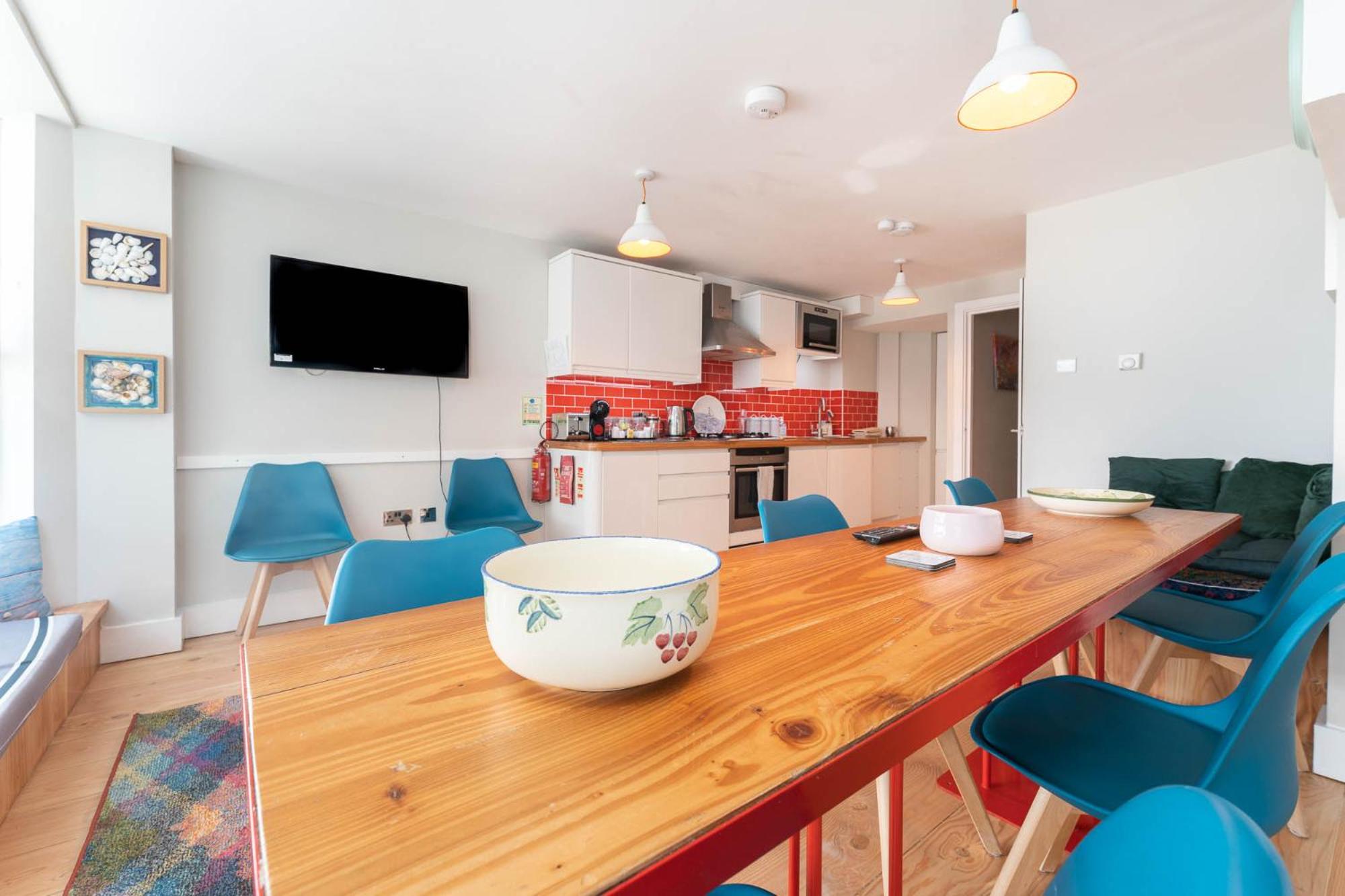 Three-Bedroom Apartment - Photo 12