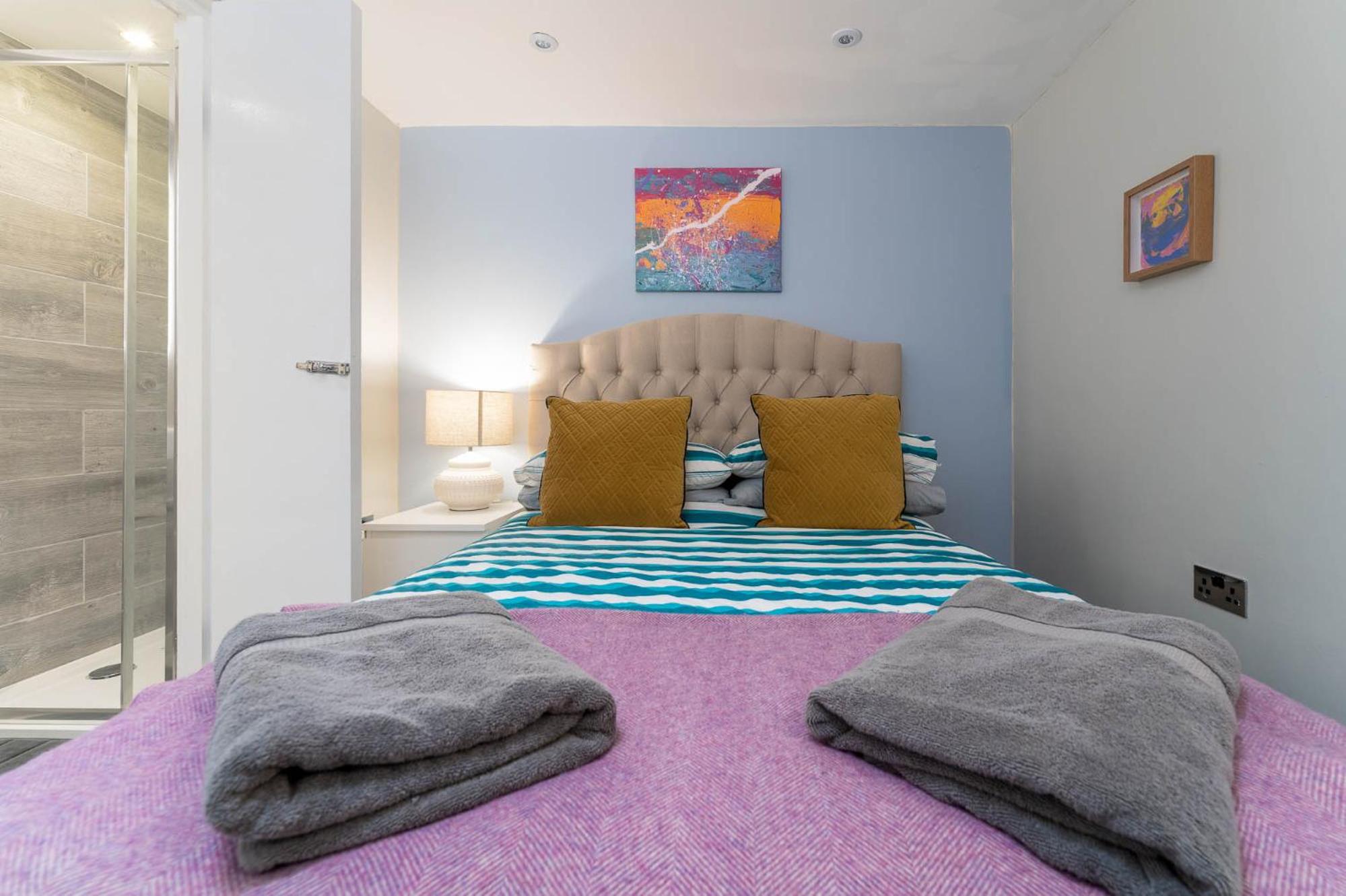 Three-Bedroom Apartment - Photo 10