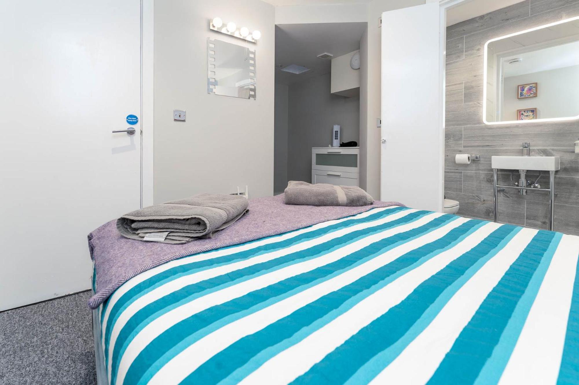 Three-Bedroom Apartment - Photo 13