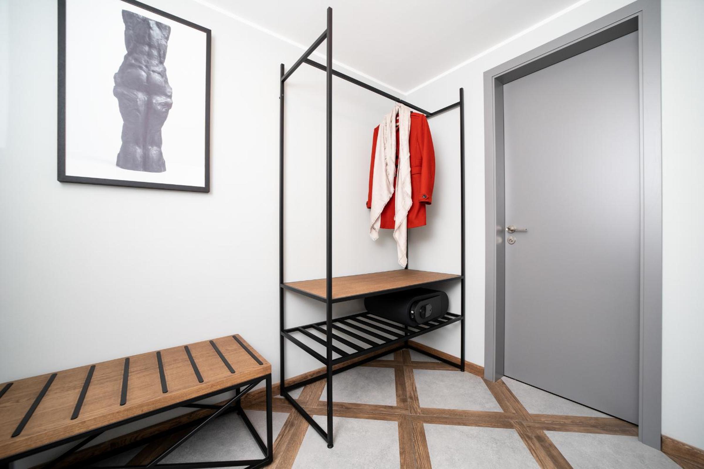 Triple Room with Bath thumbnail 5