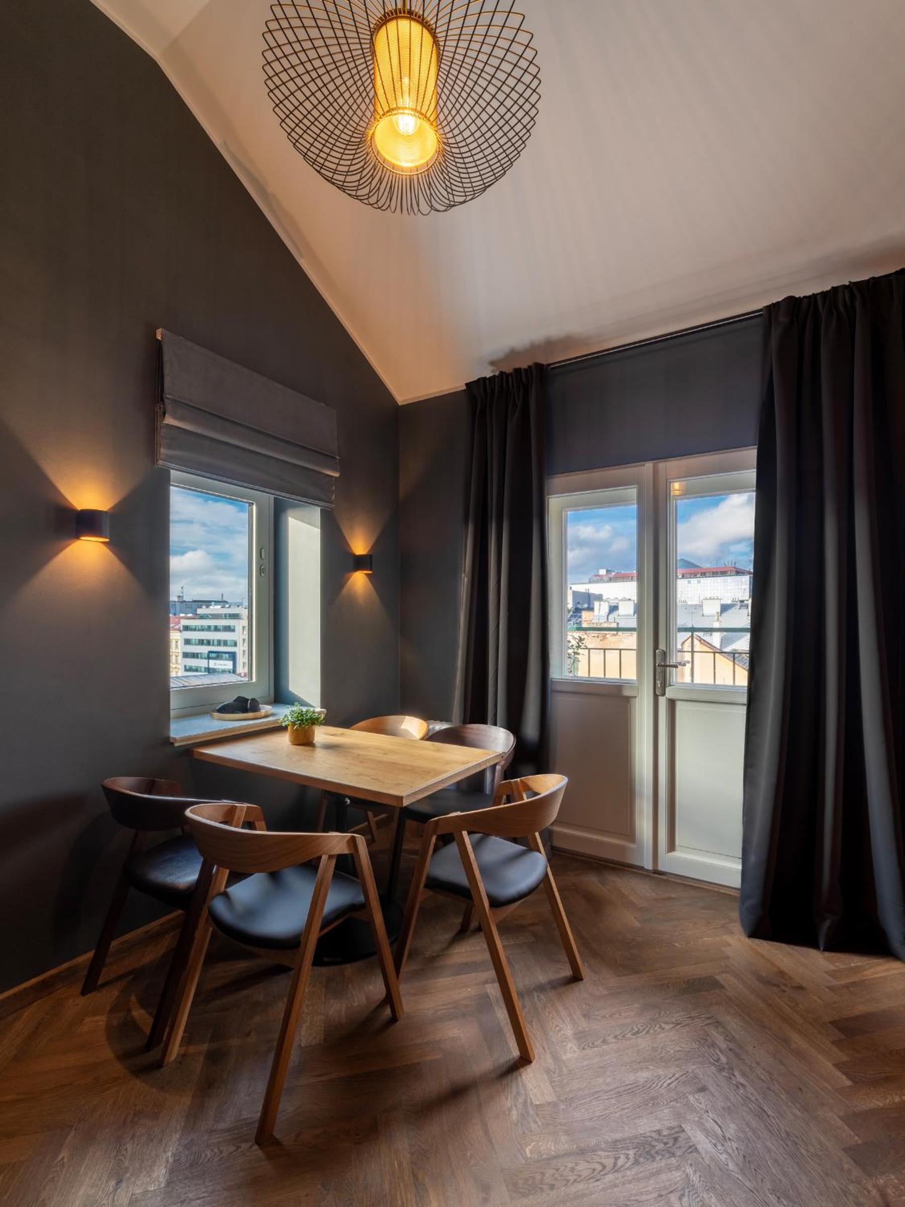 Suite with Balcony thumbnail 5