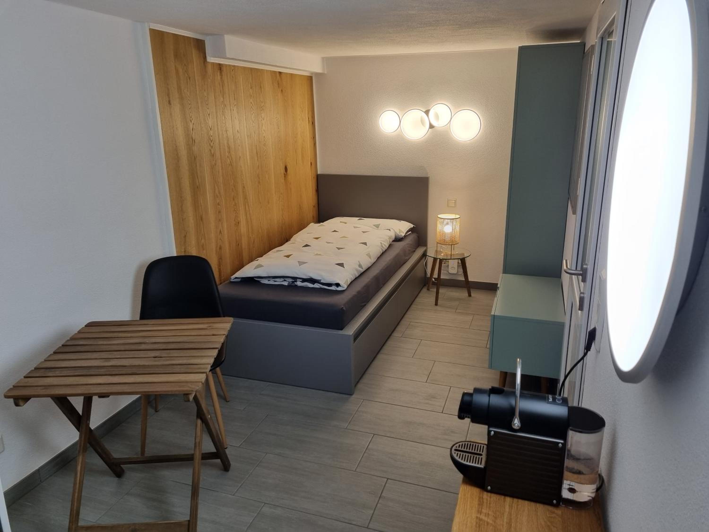 One-Bedroom Apartment photo 2