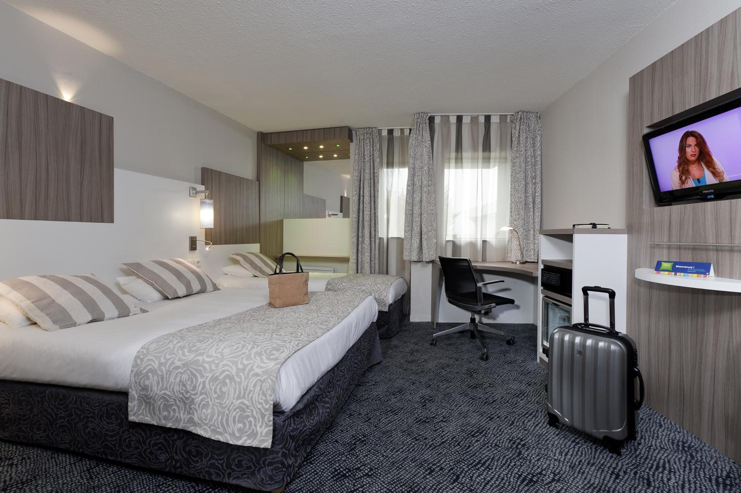 Triple Room with One Double Bed and One Single Bed - Photo 4