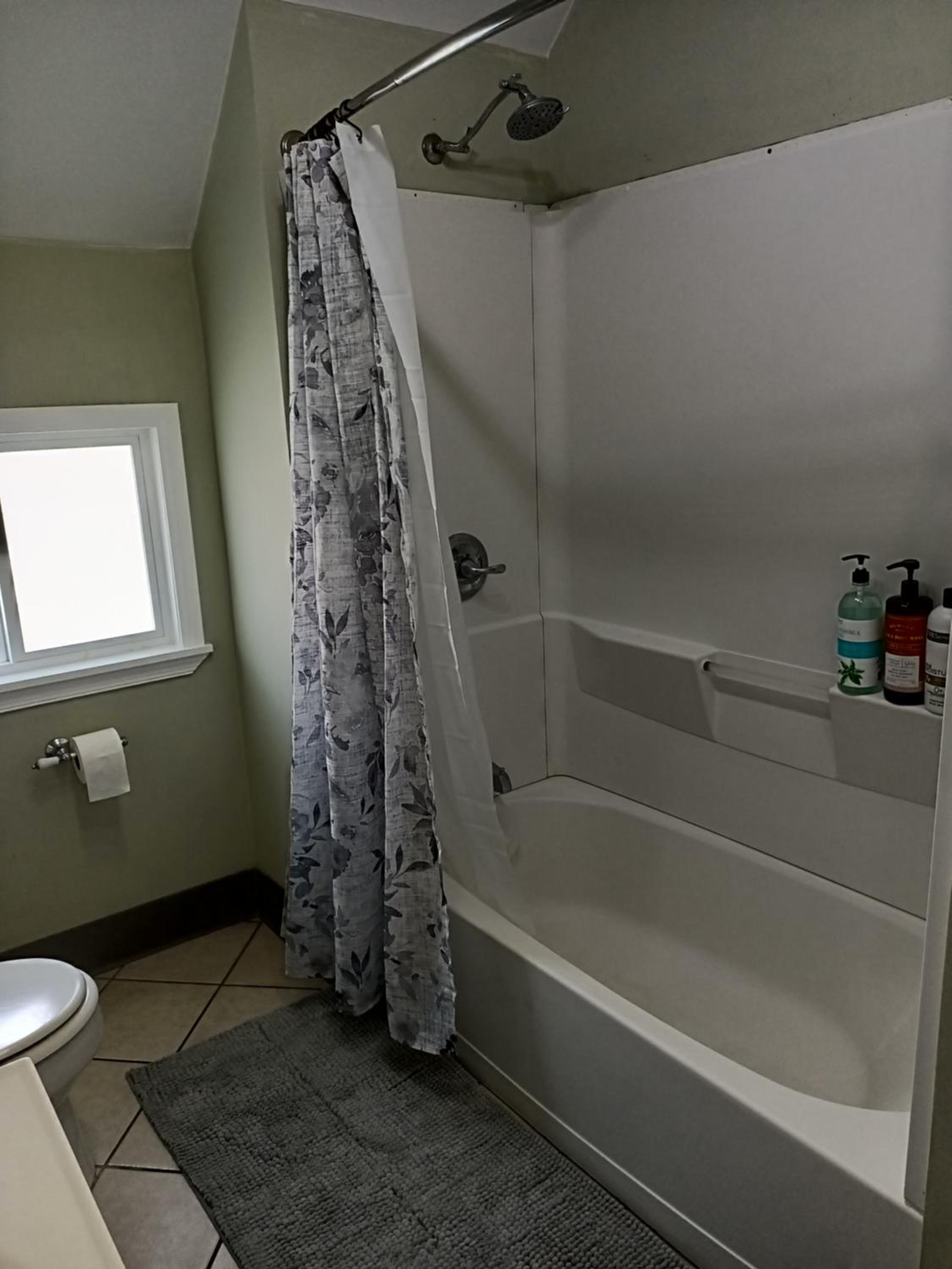 Three-Bedroom Apartment photo 2
