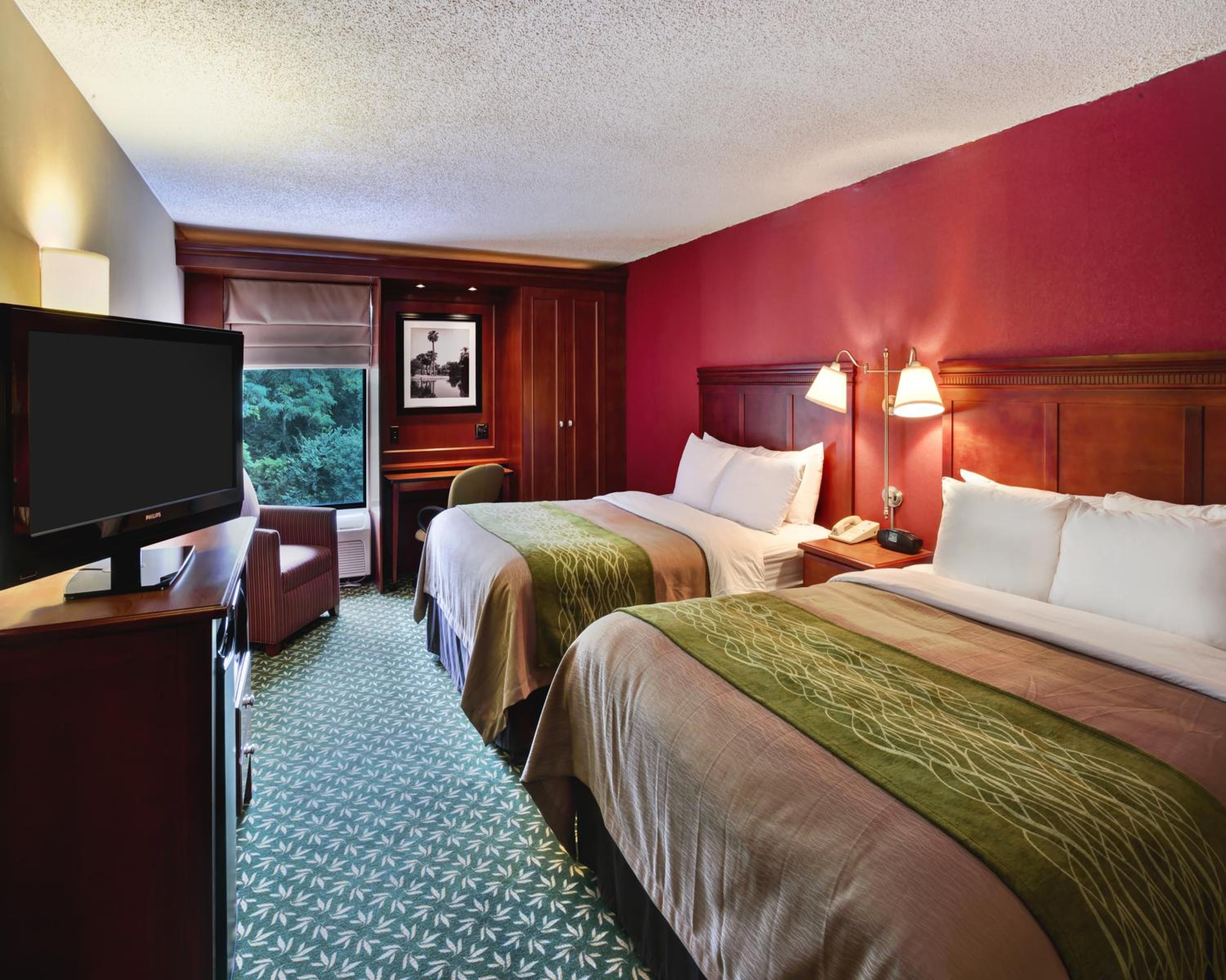 Queen Room with Two Queen Beds - Non-Smoking photo 1