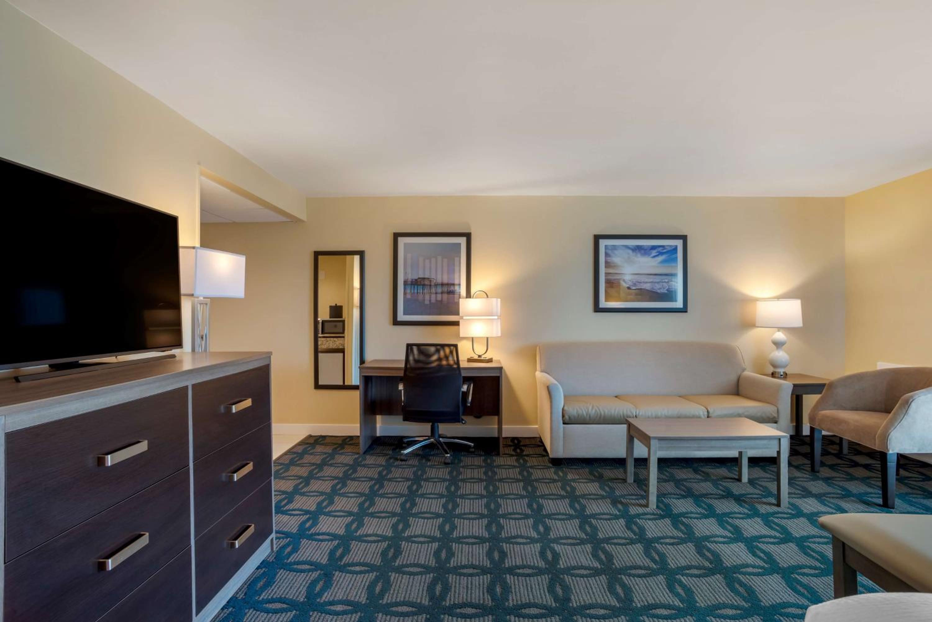 King Room with Walk-in Shower - Disability Access photo 1