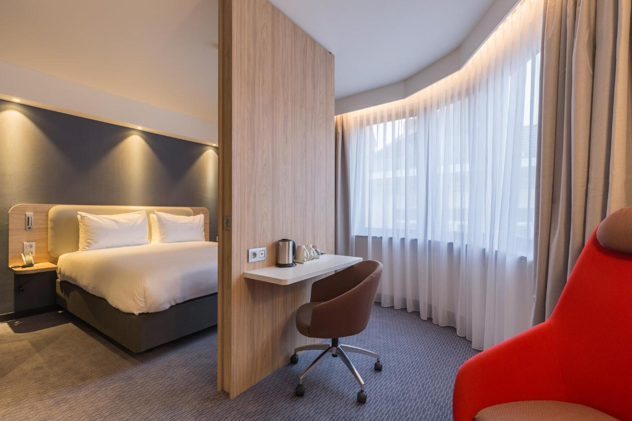 Standard Queen Room with Extra Floor Space - Free Breakfast - Photo 9