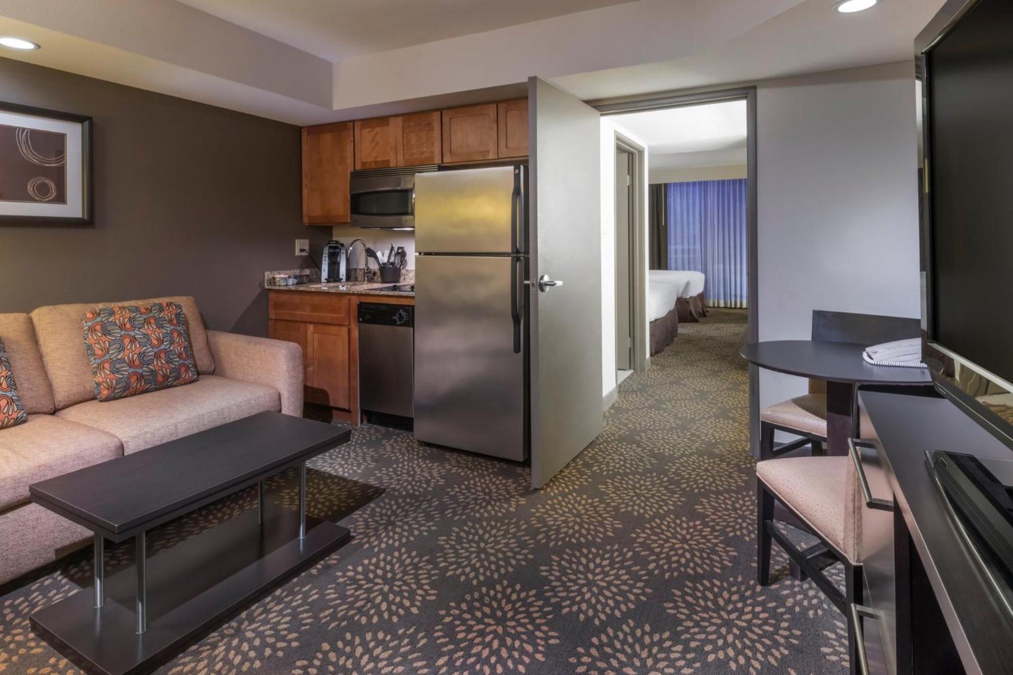 One-Bedroom King Suite with Sofa Bed - Photo 3