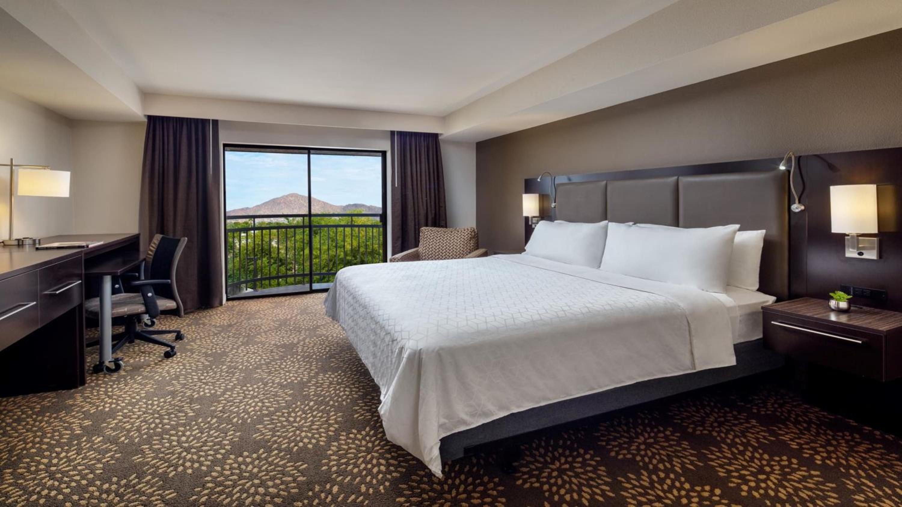 One-Bedroom King Suite with Sofa Bed - Photo 2