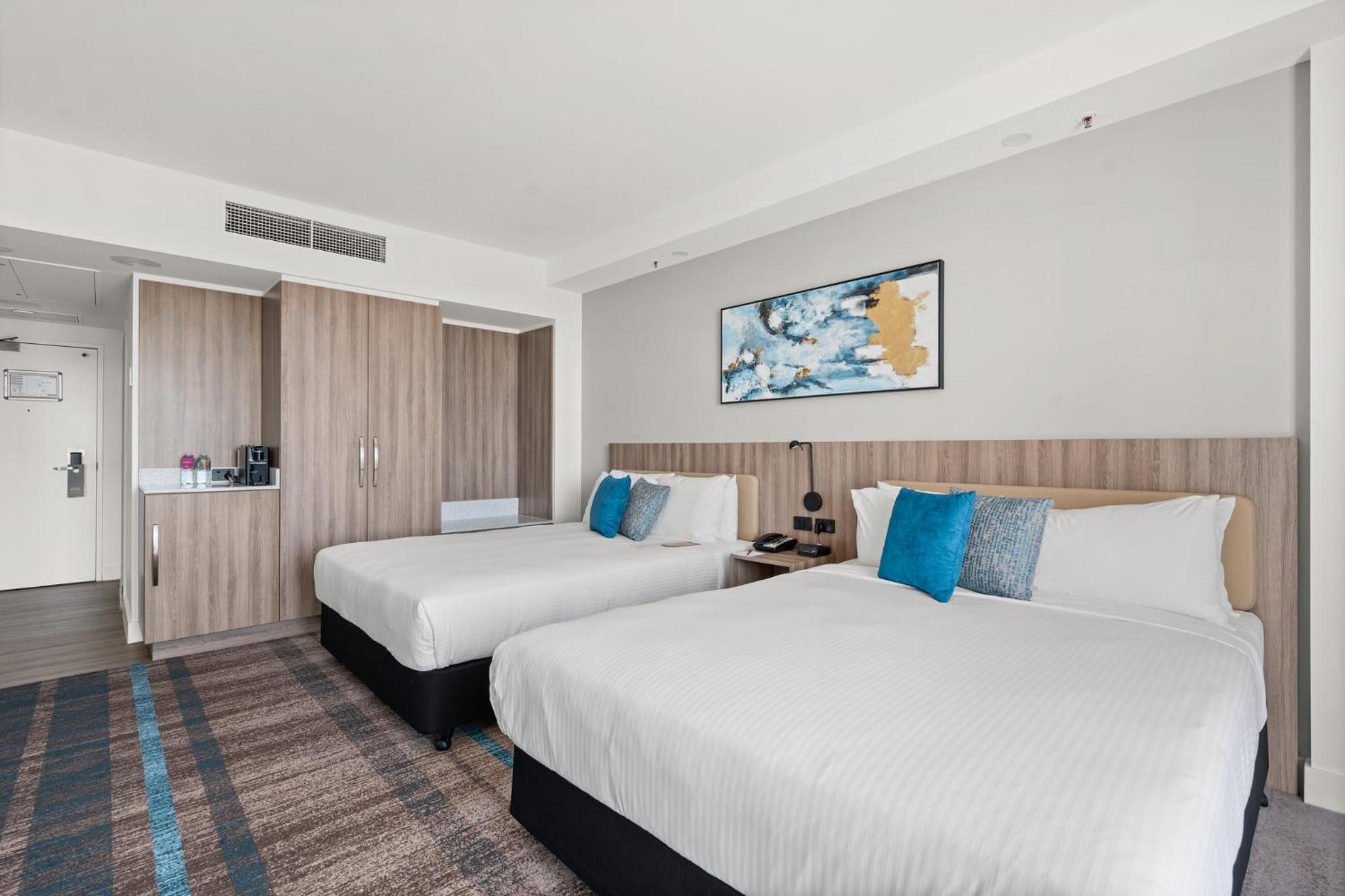 Standard Queen Room with Two Queen Beds and Ocean View - Photo 3