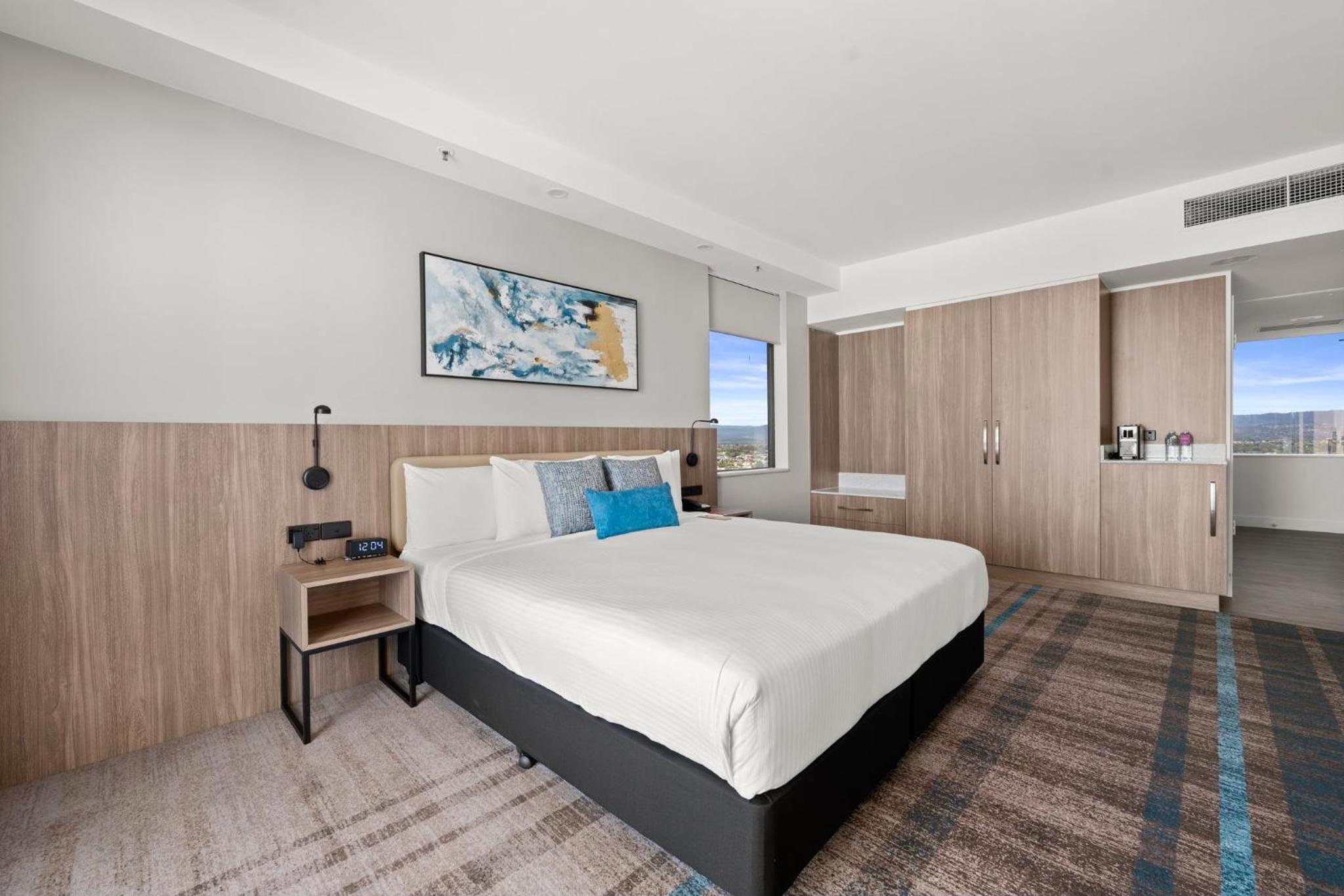 Premium King Room with Ocean View - Photo 4