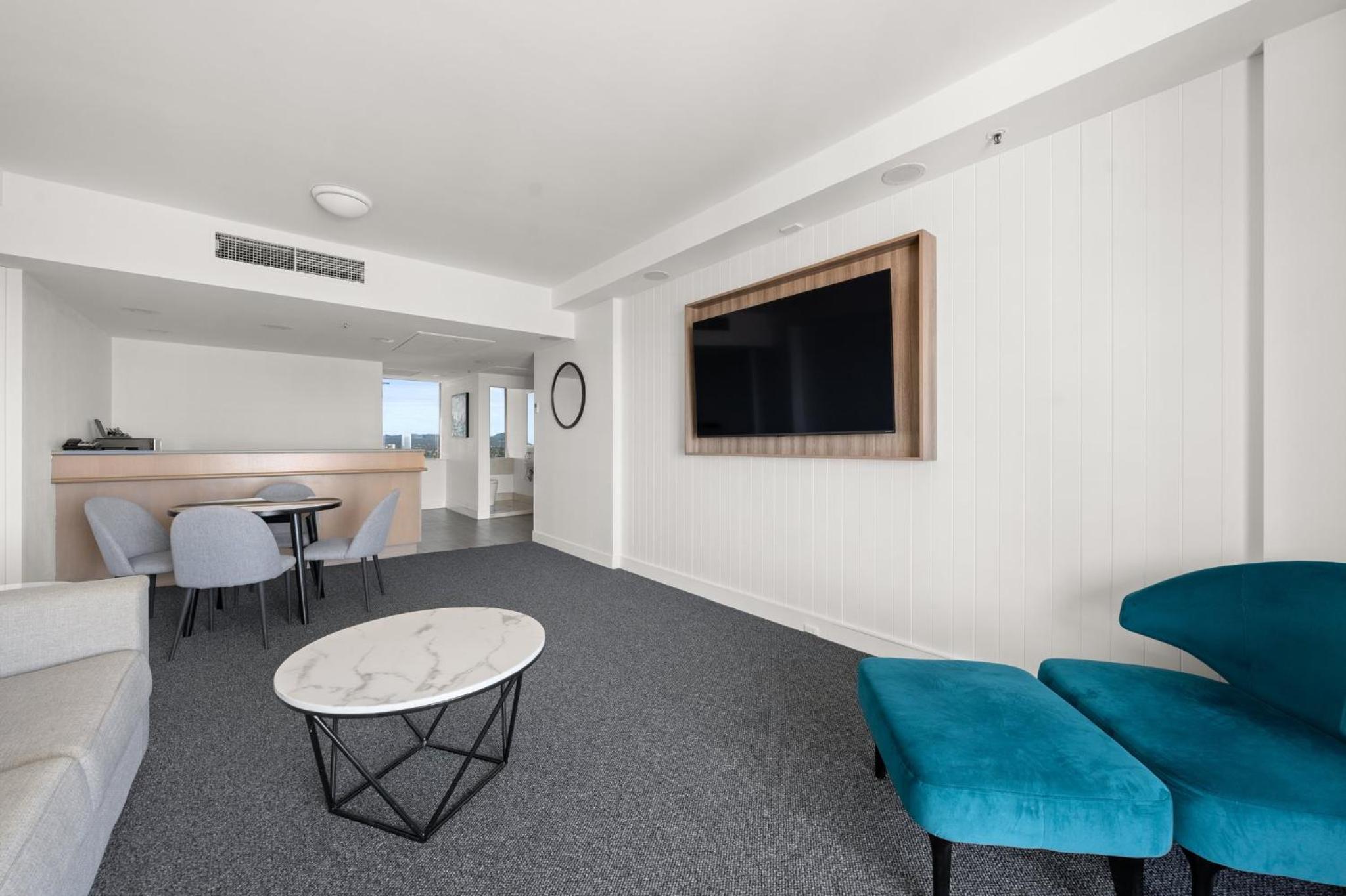 One-Bedroom Suite with Ocean View - Photo 3