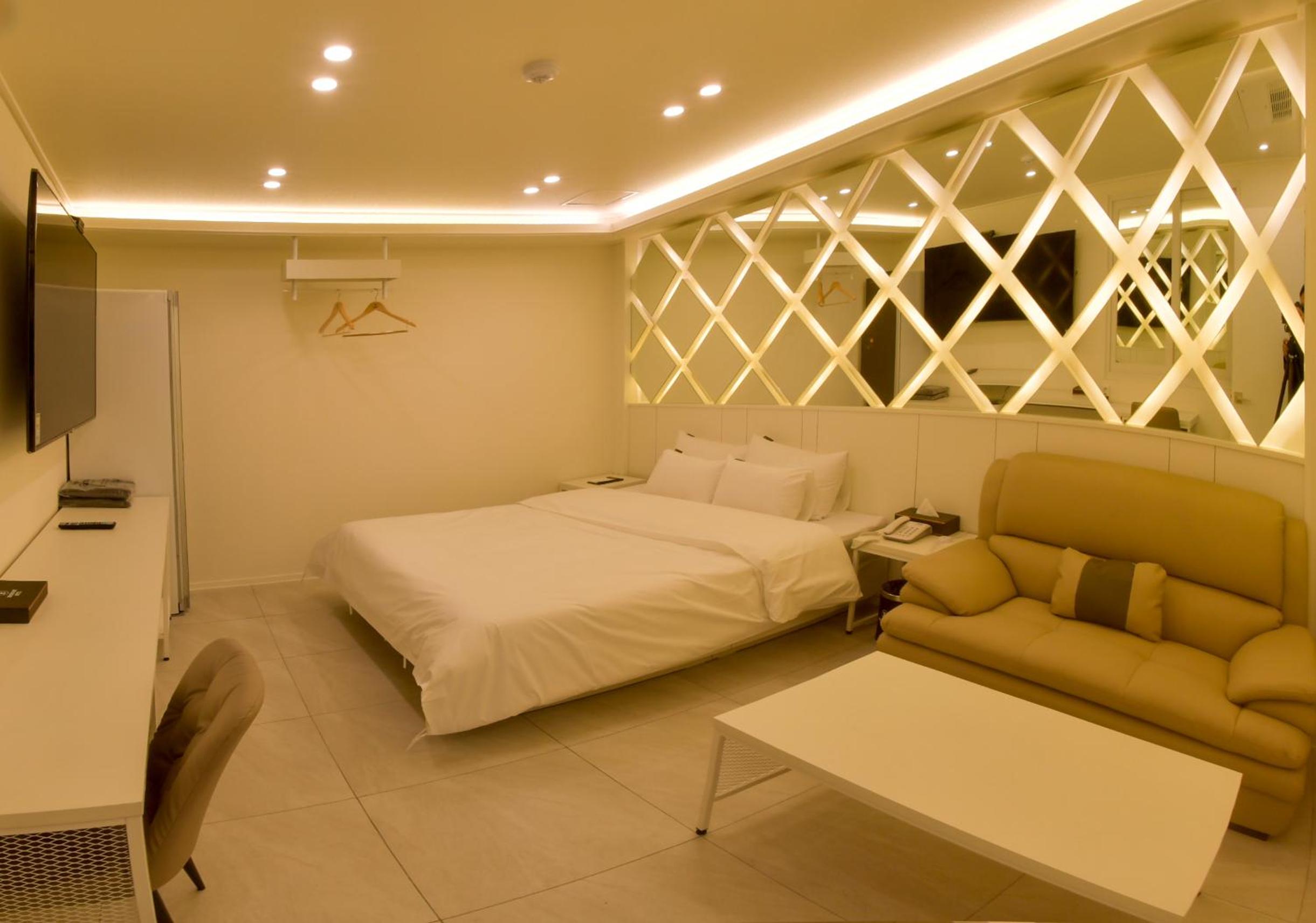 Standard Double Room - Photo 2