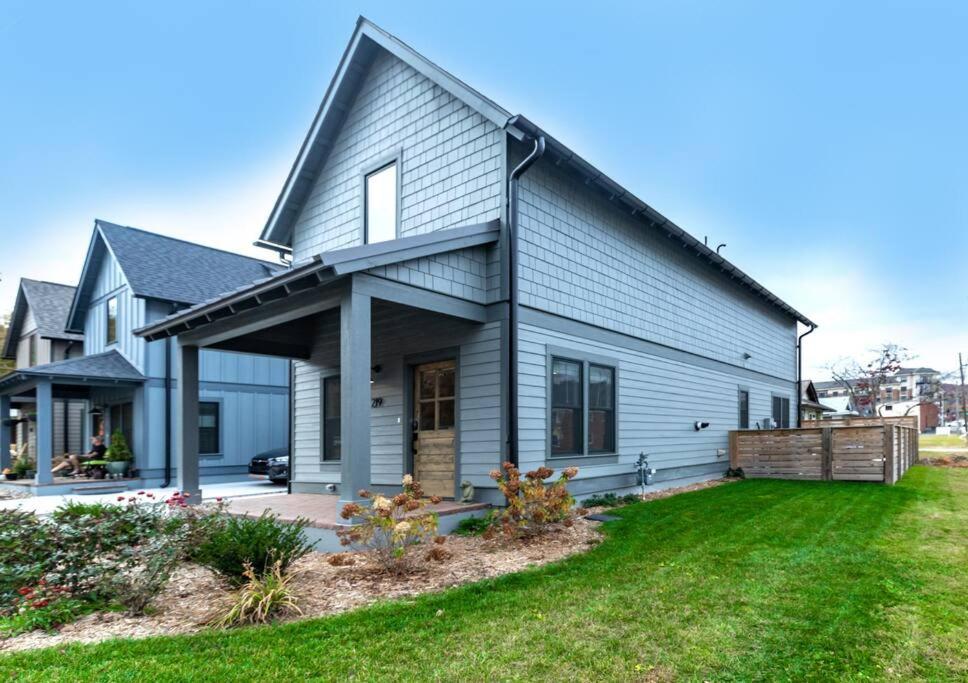 Three-Bedroom House photo 1