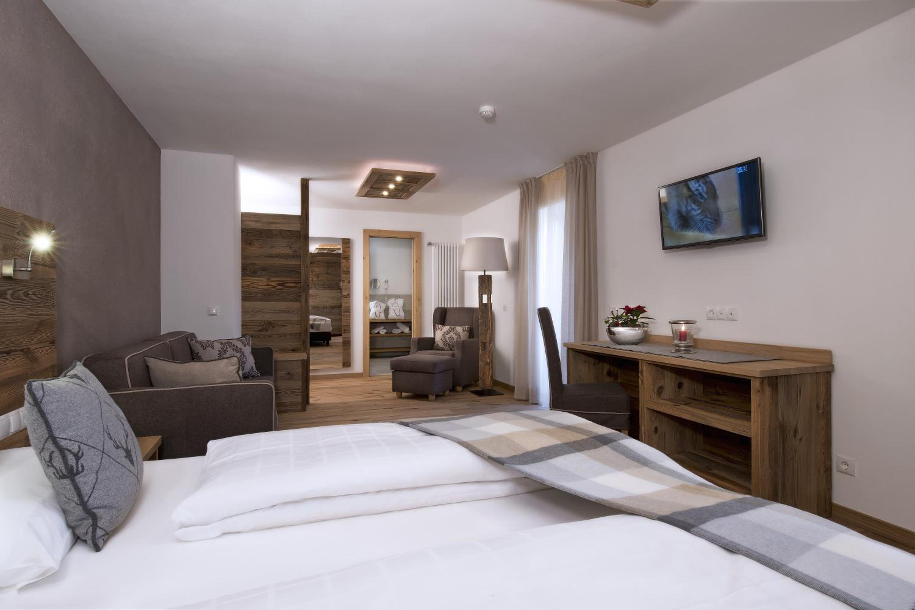 Superior Double or Twin Room with Mountain View photo 1