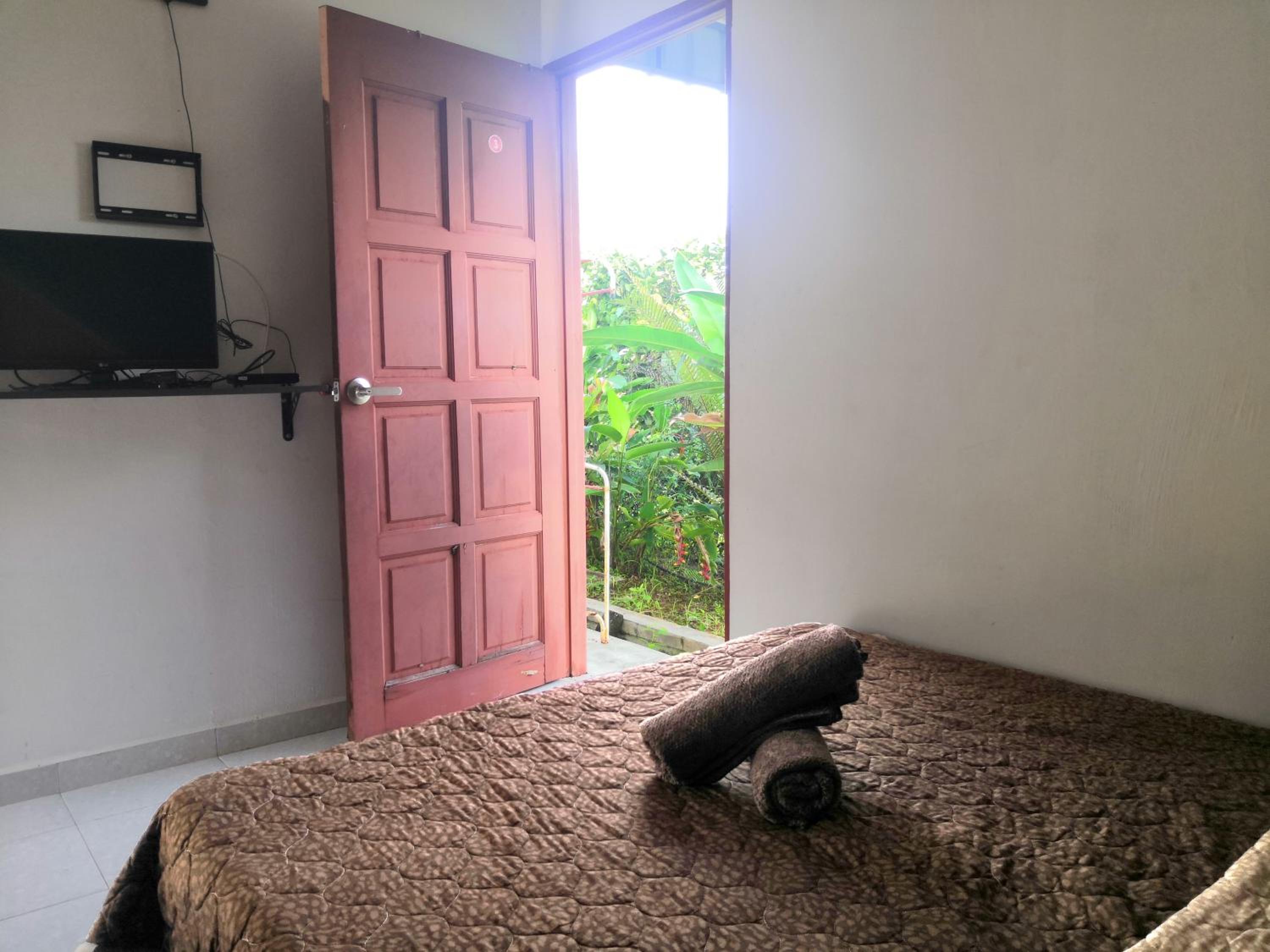Family Room with Private Bathroom photo 1
