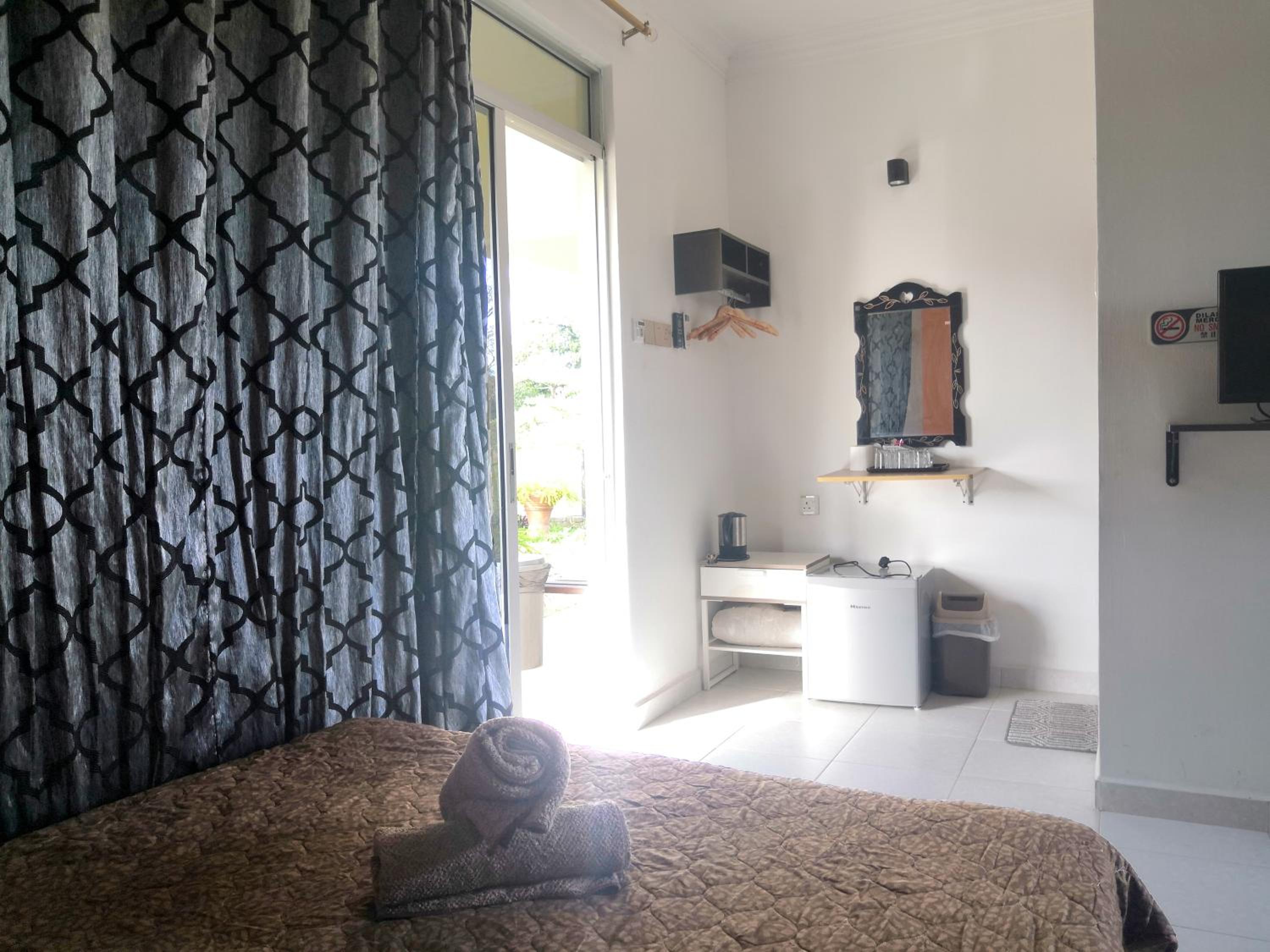 Family Room with Private Bathroom photo 2