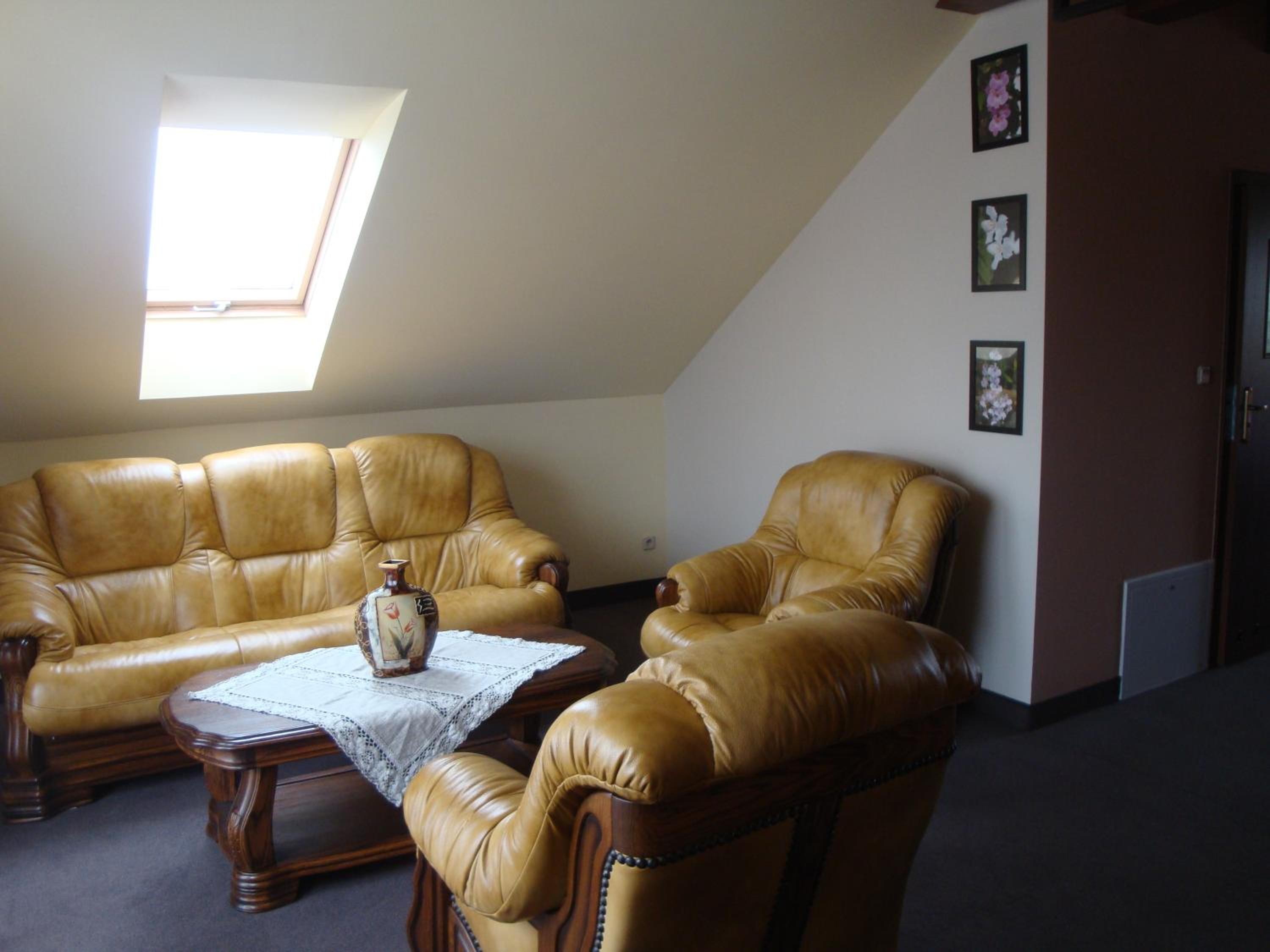 Family Room with Mountain View - Photo 4