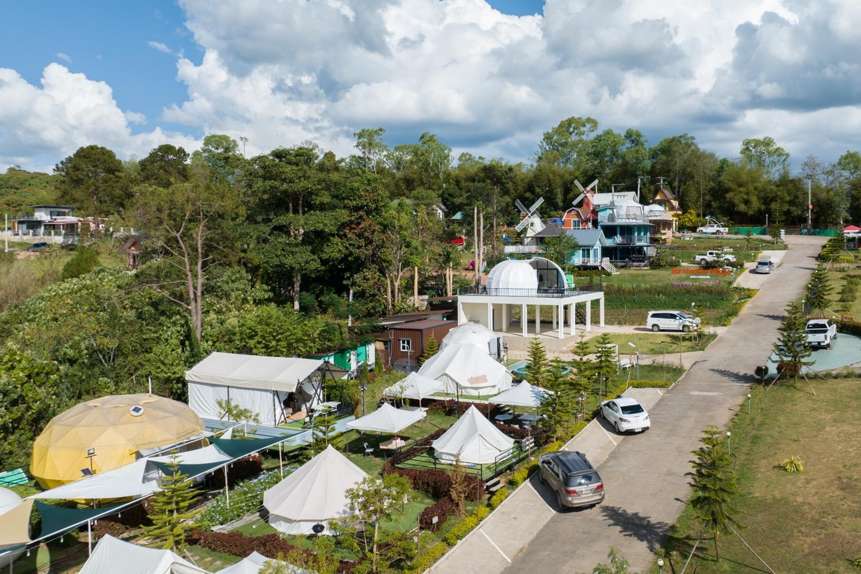 Deluxe Bungalow with Garden View photo 2