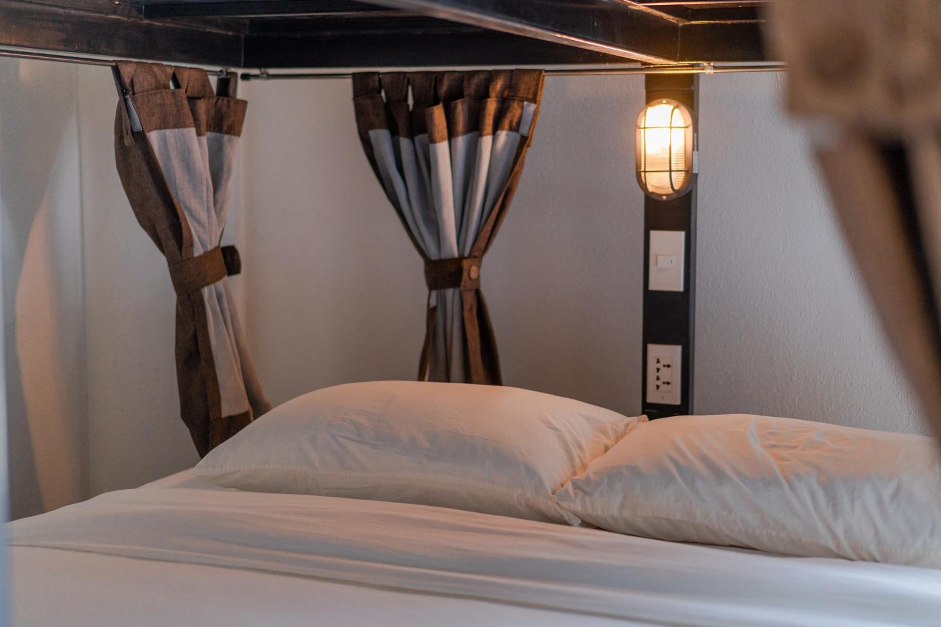 Bed in 6-Bed Female Dormitory Room photo 2