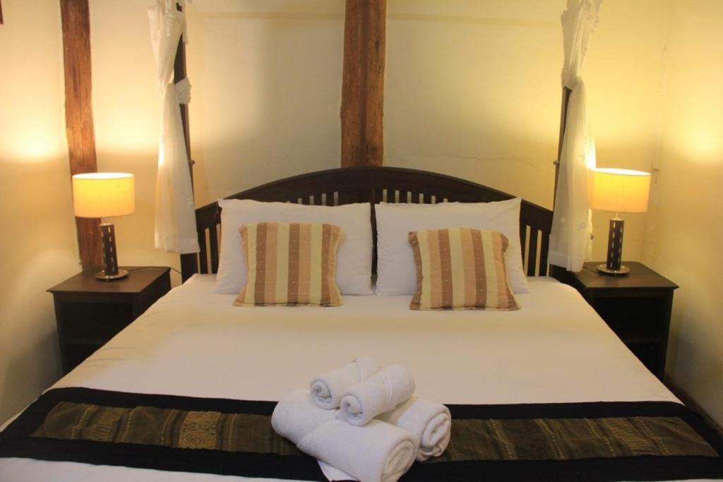 Deluxe King Room - Photo 2