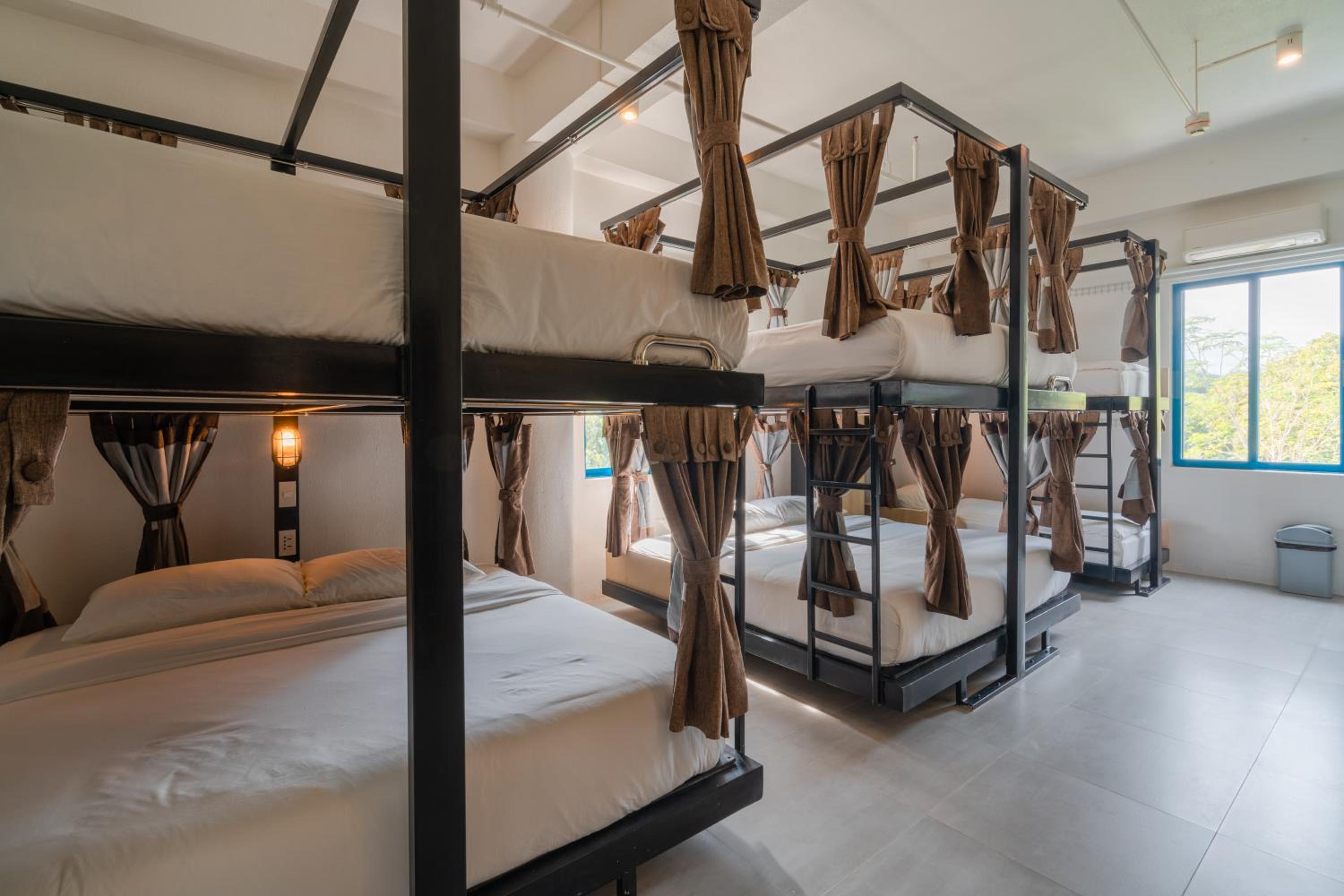 Bed in 8-Bed Dormitory Room photo 1