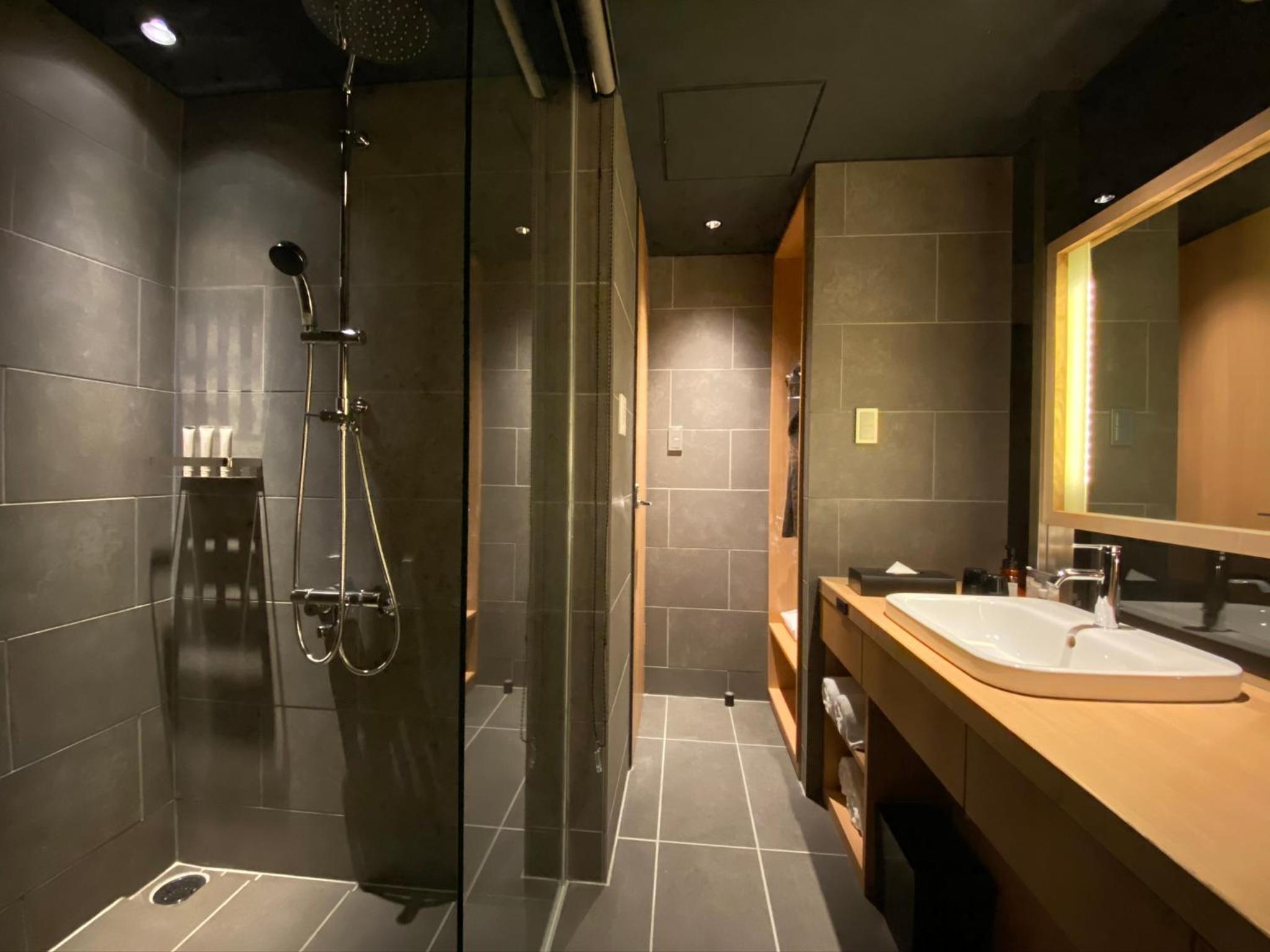 Deluxe Twin Room with Open-Air Bath - Photo 11