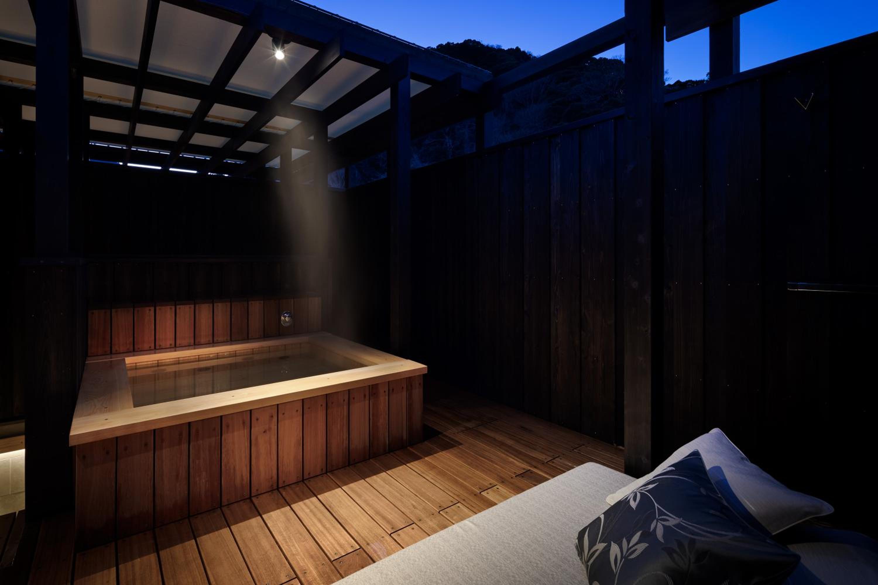 Deluxe Twin Room with Open-Air Bath - Photo 24