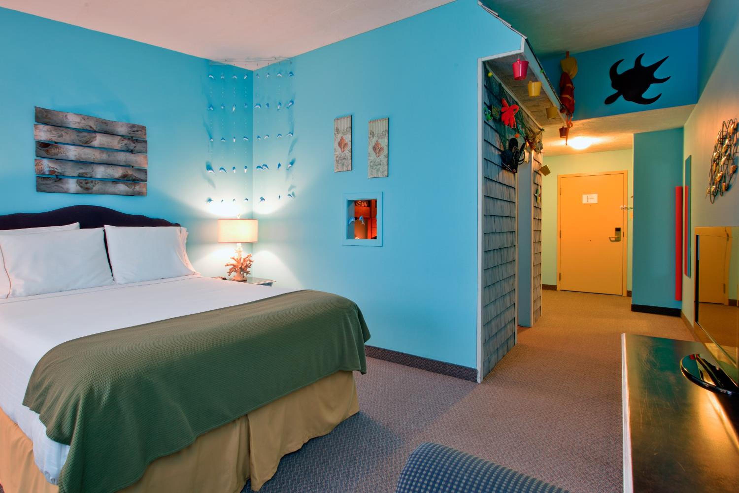 1 Queen Bed and 1 Bunk Bed, Lego Theme, Studio Suite, Non-Smoking photo 3