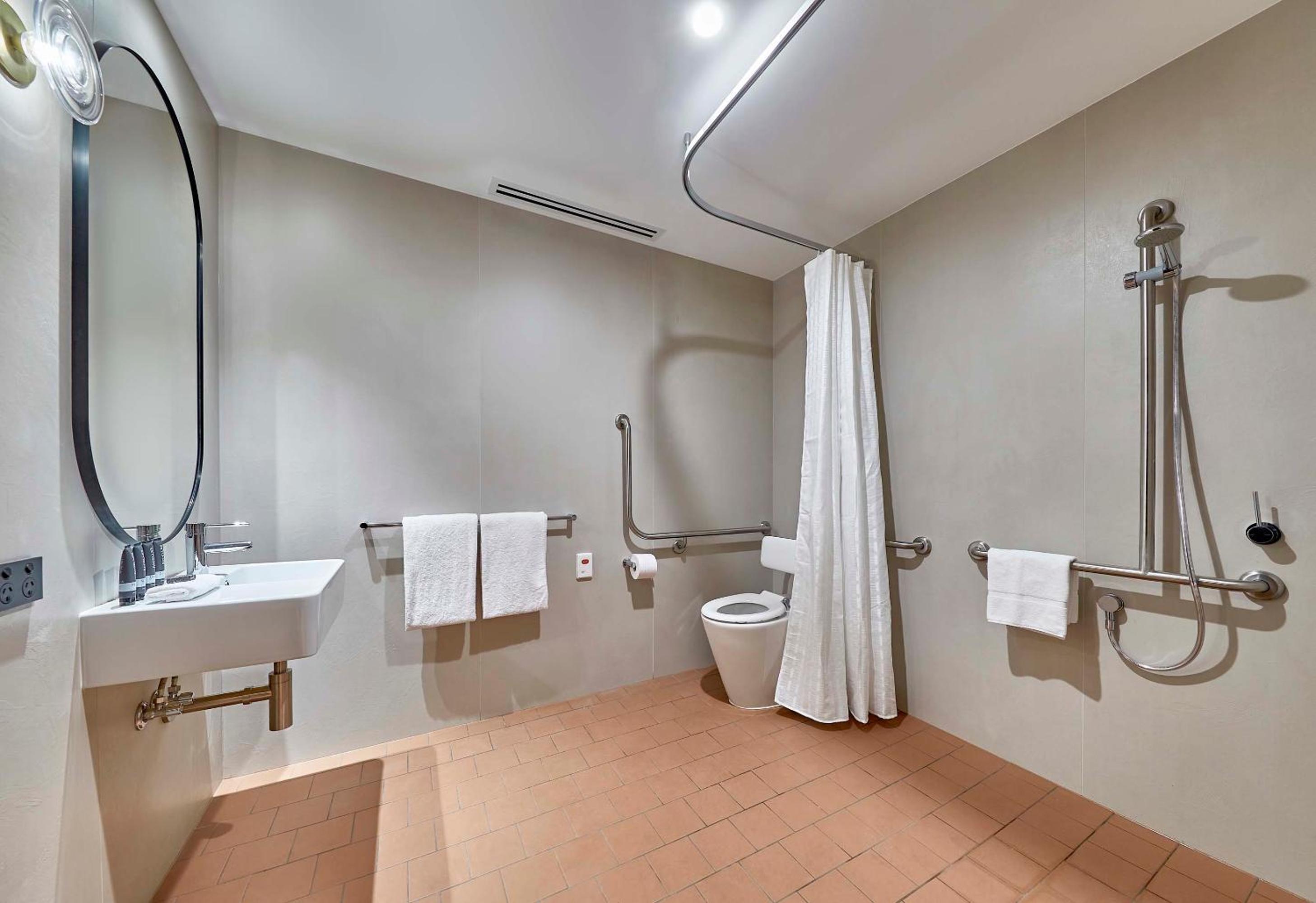 Standard King Accessible - Photo 2