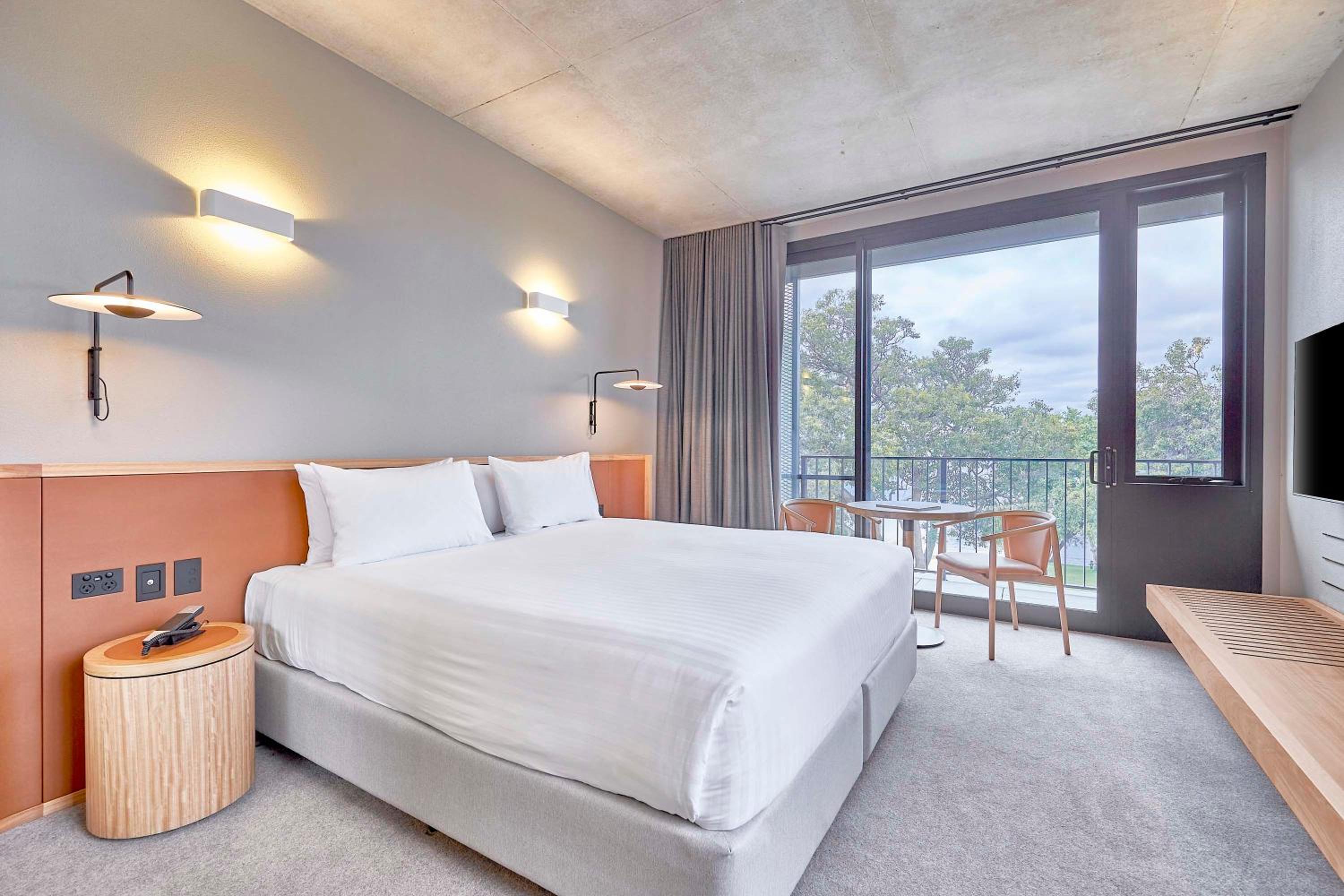 King Room With Balcony - Photo 3