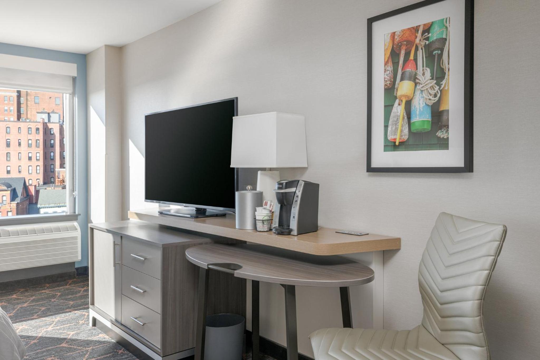 Premium King Room with Ocean View - Photo 3