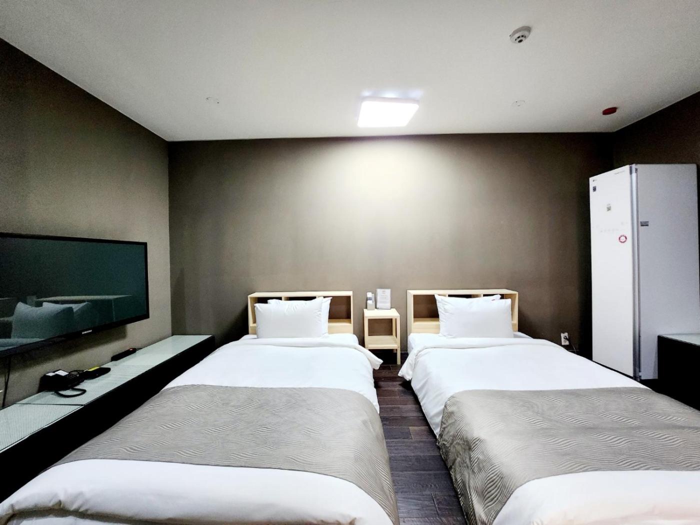 Deluxe Twin Room - Photo 2