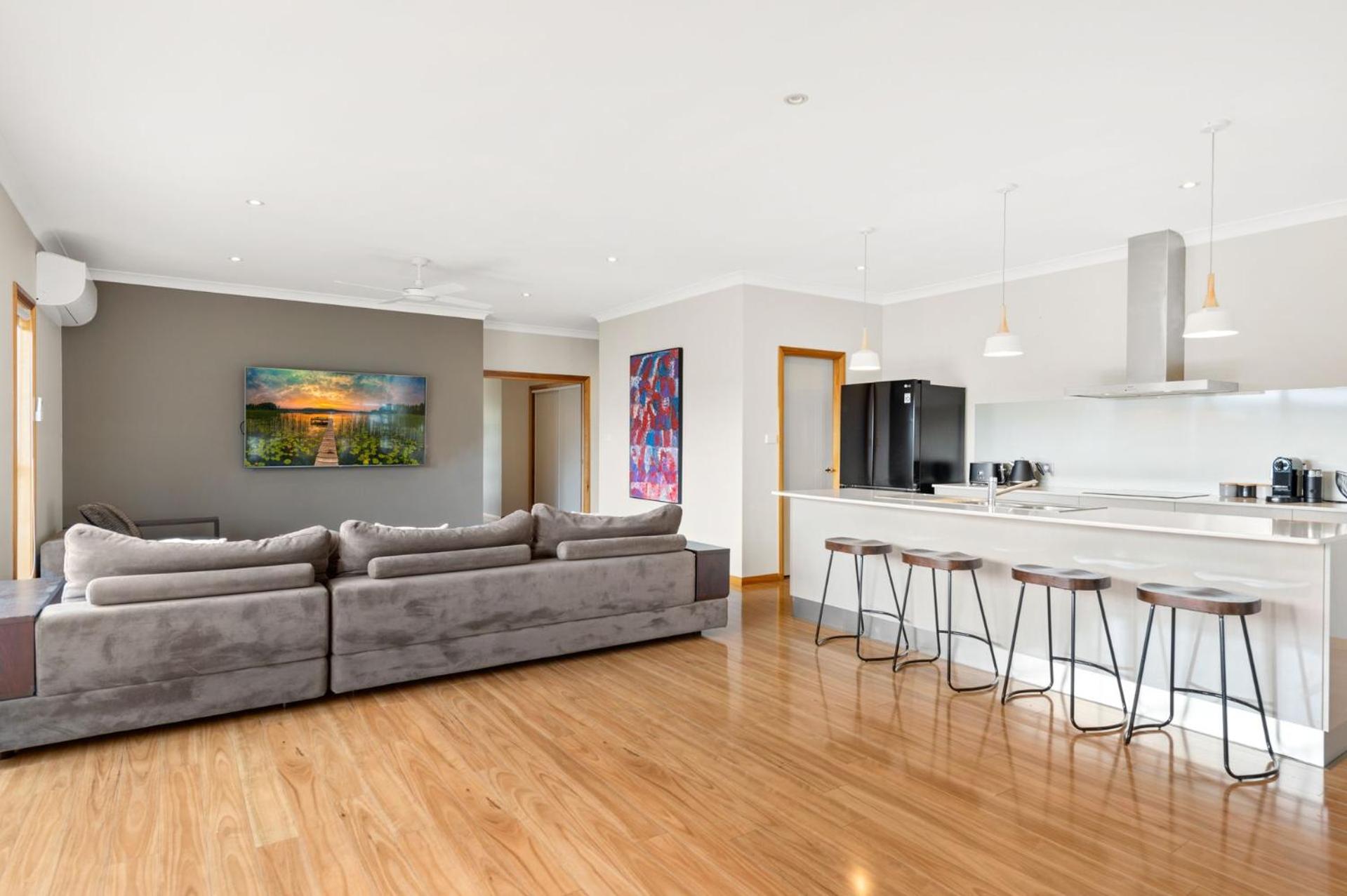 Four-Bedroom House photo 2