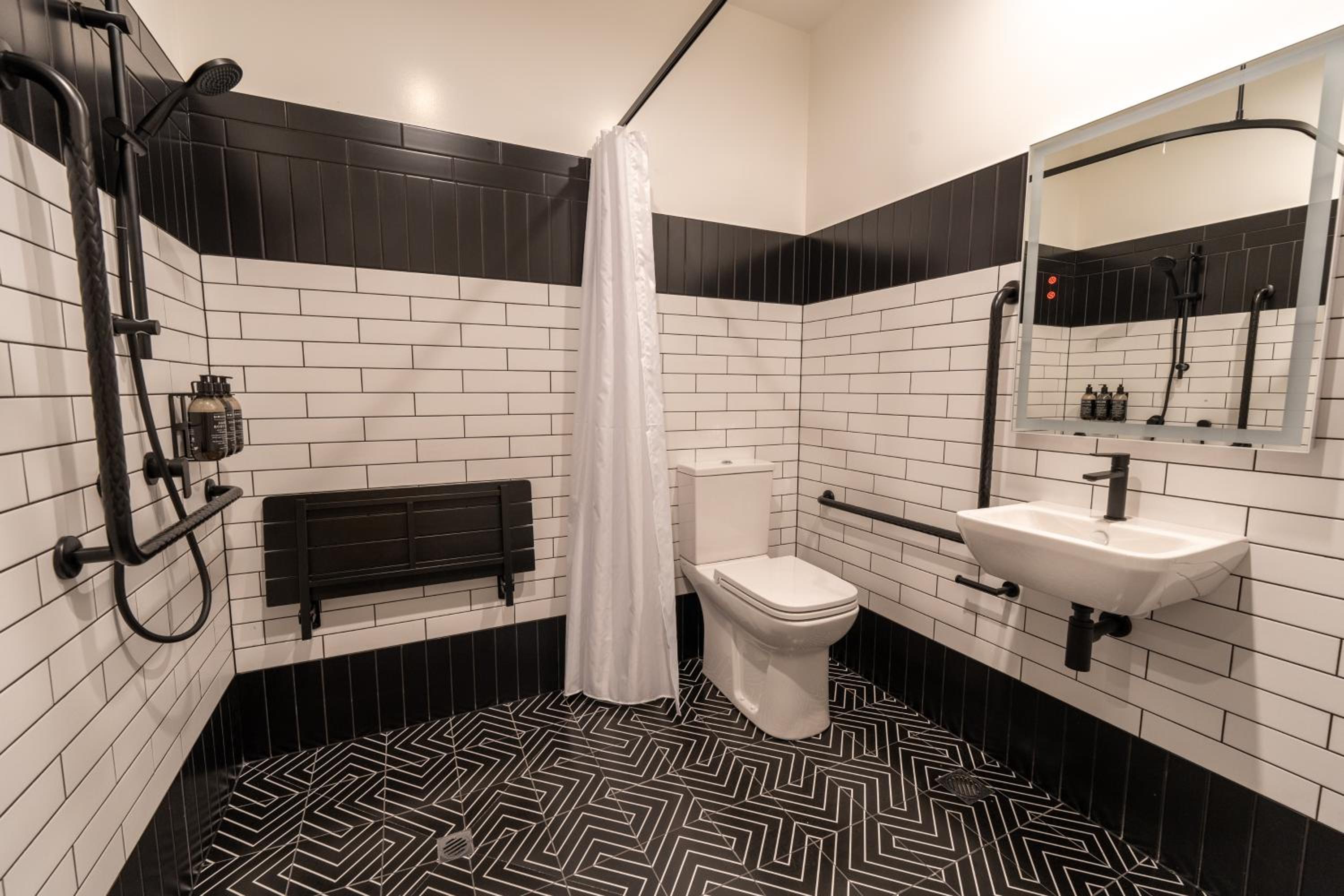 King Accessible Room - Photo 4