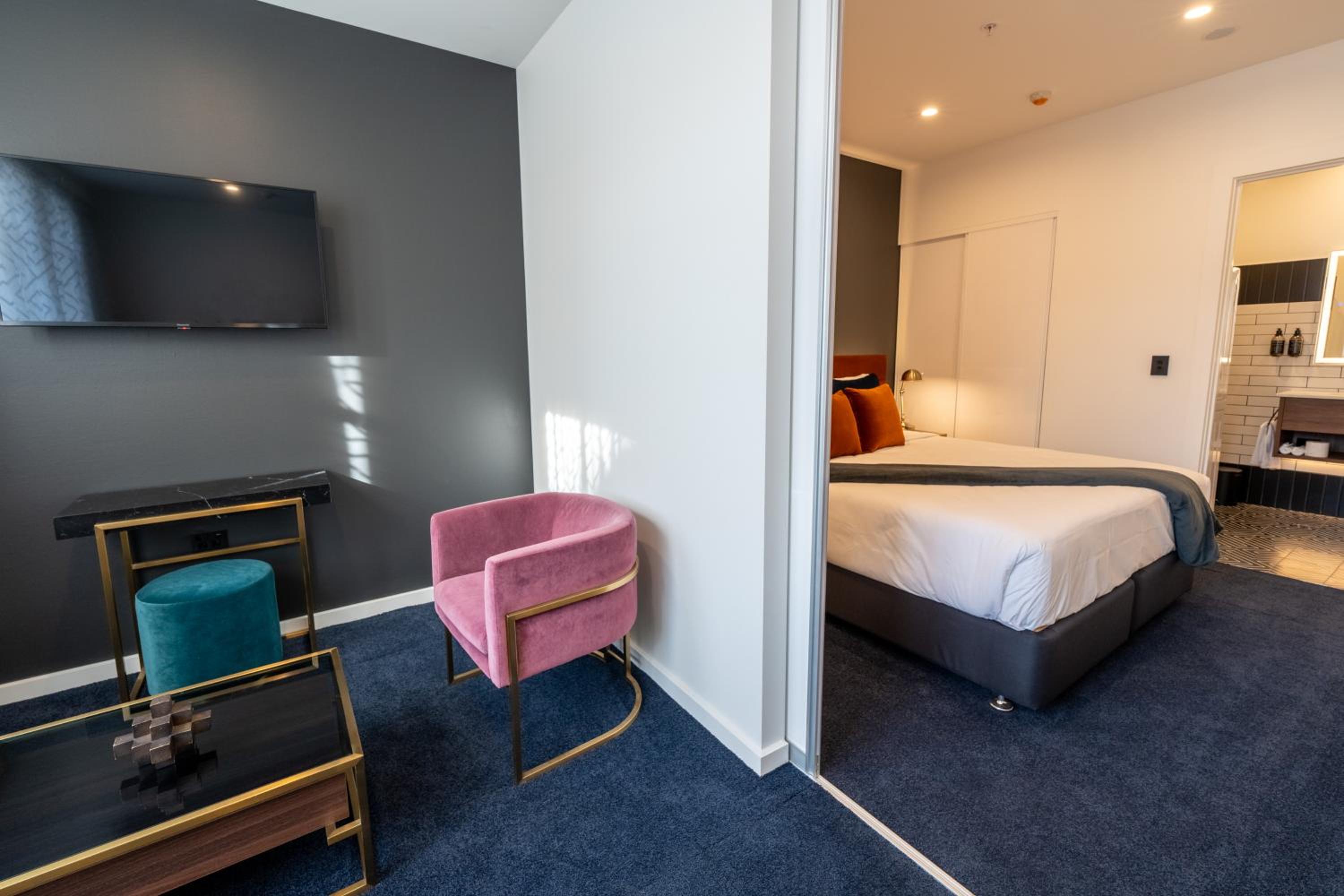 Premium One-Bedroom Suite - Photo 5