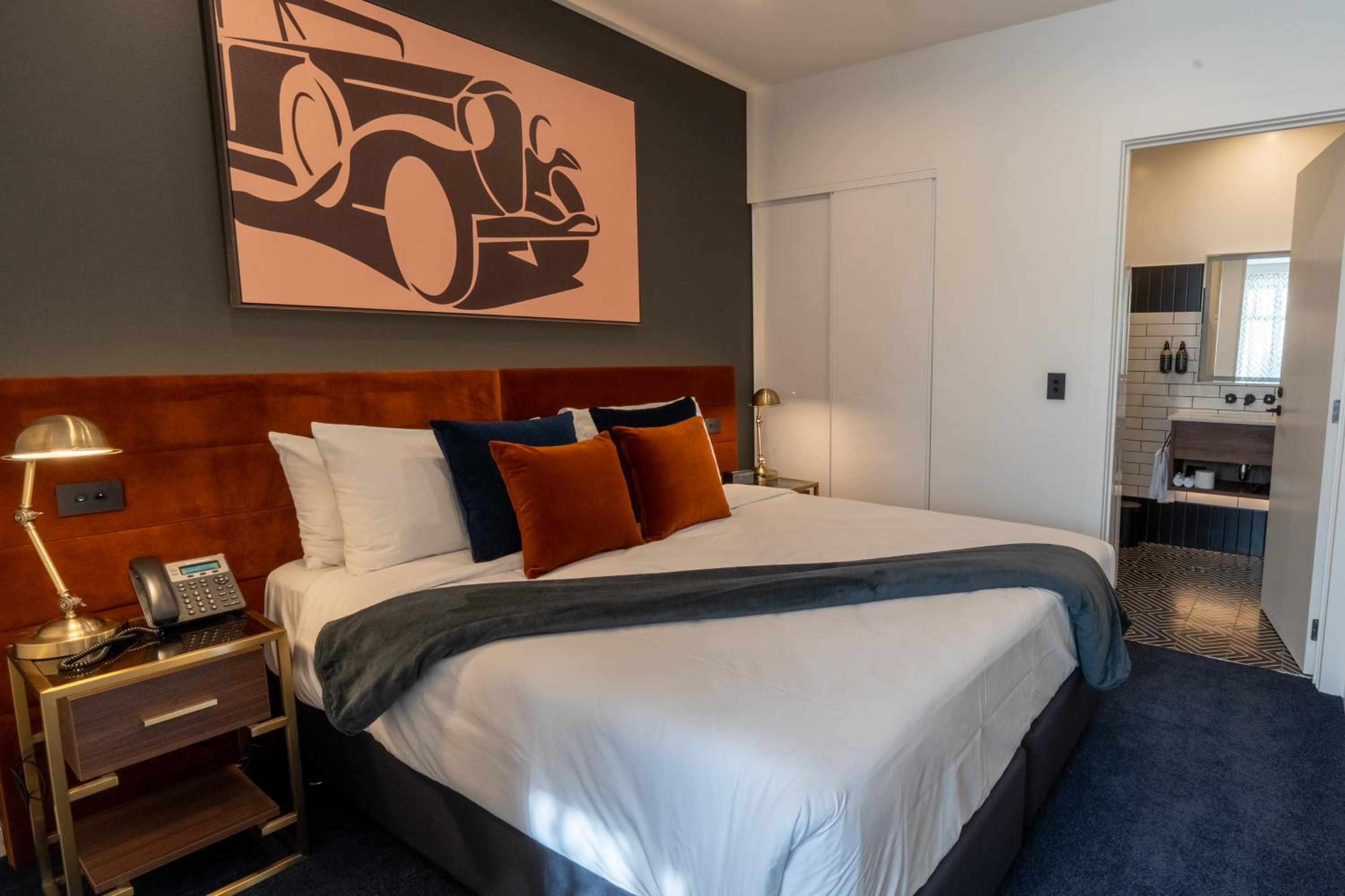 Premium One-Bedroom Suite - Photo 1