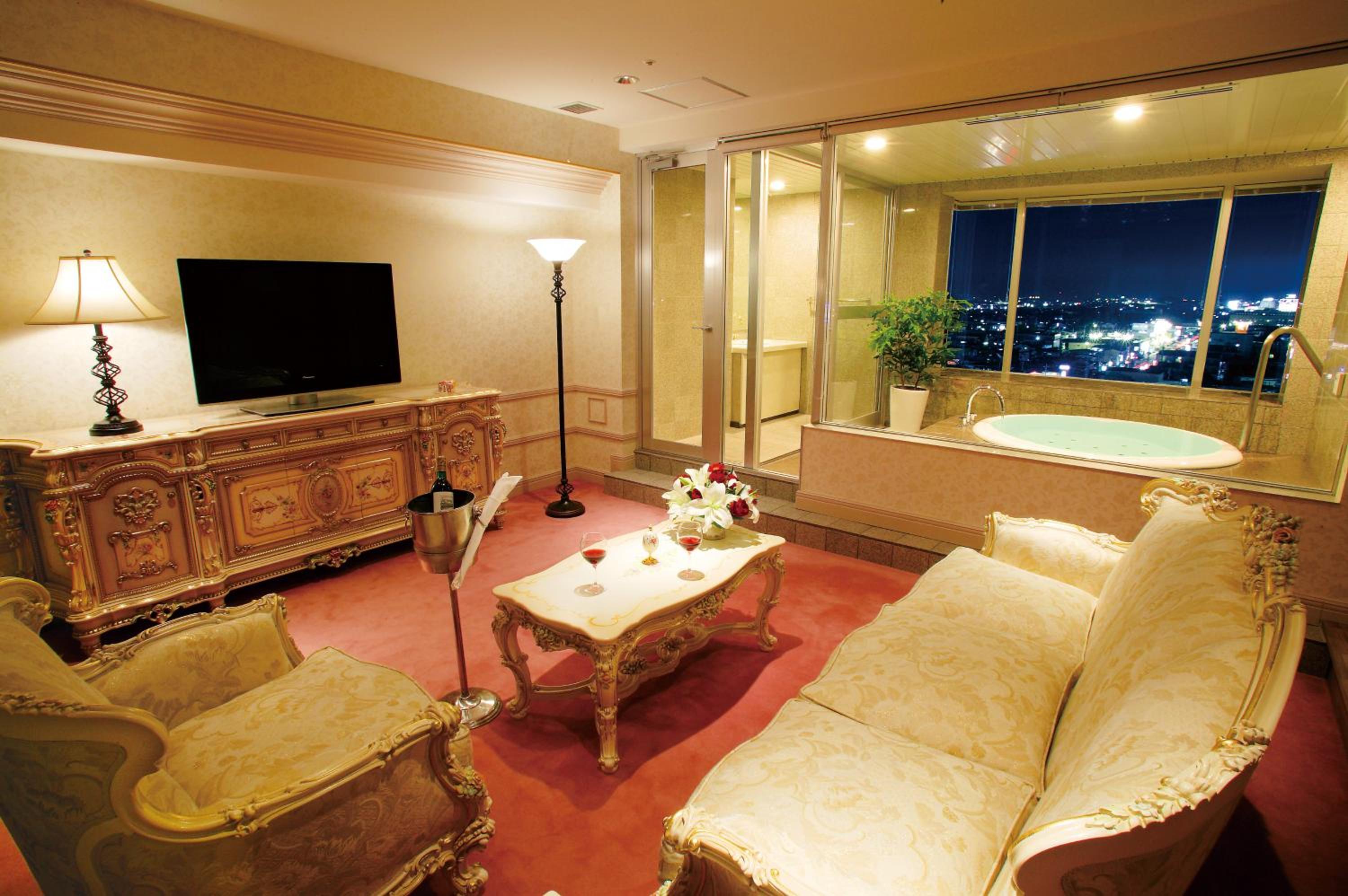 Deluxe Suite with Jacuzzi bath photo 1