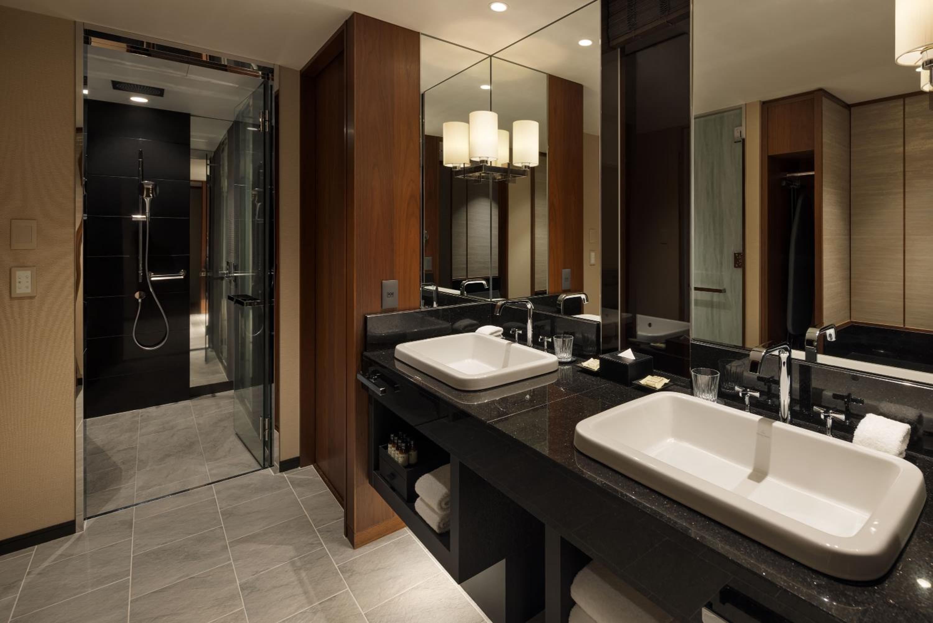 Twin Regency Suite
