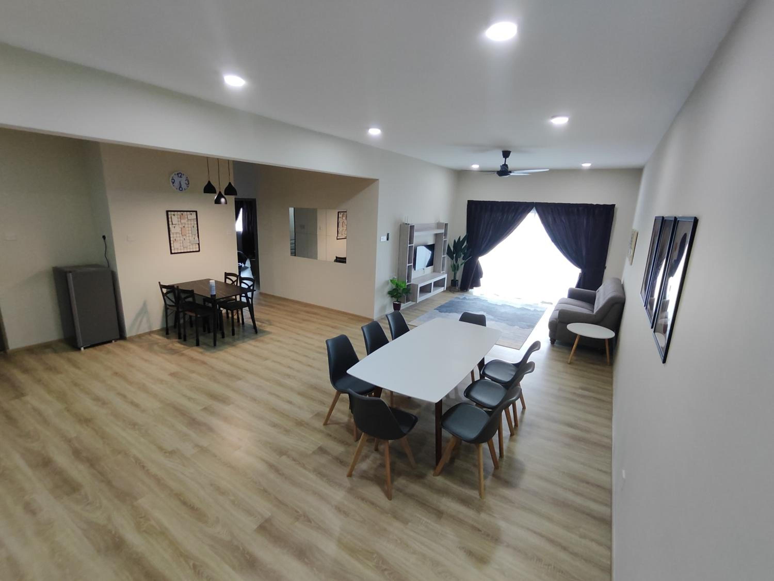 Apartment with Balcony photo 2