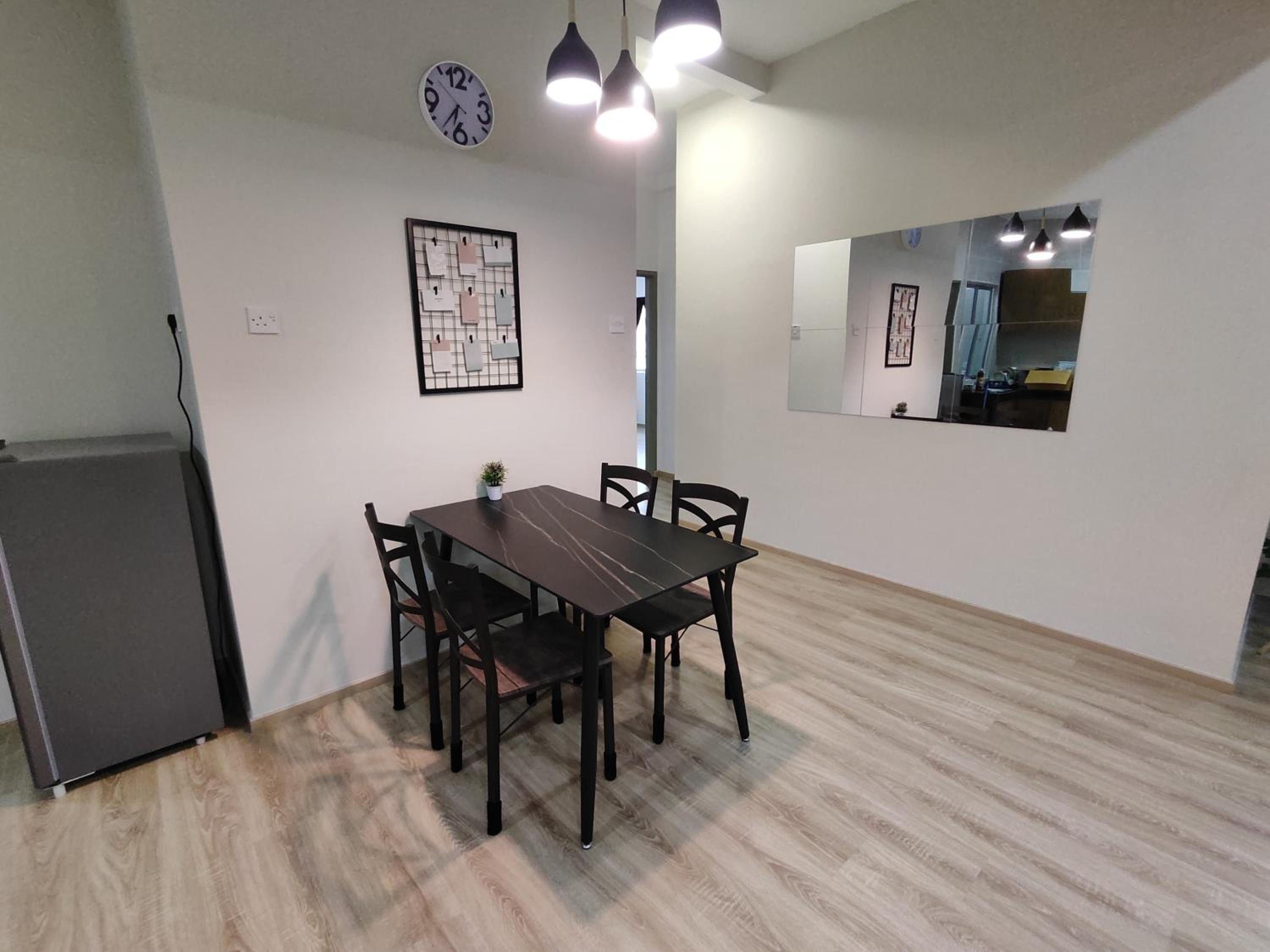 Apartment with Balcony photo 3