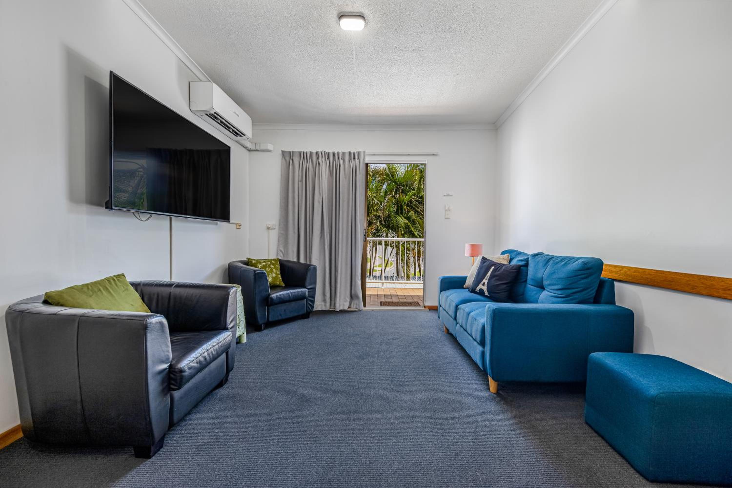 King Suite with Balcony photo 2