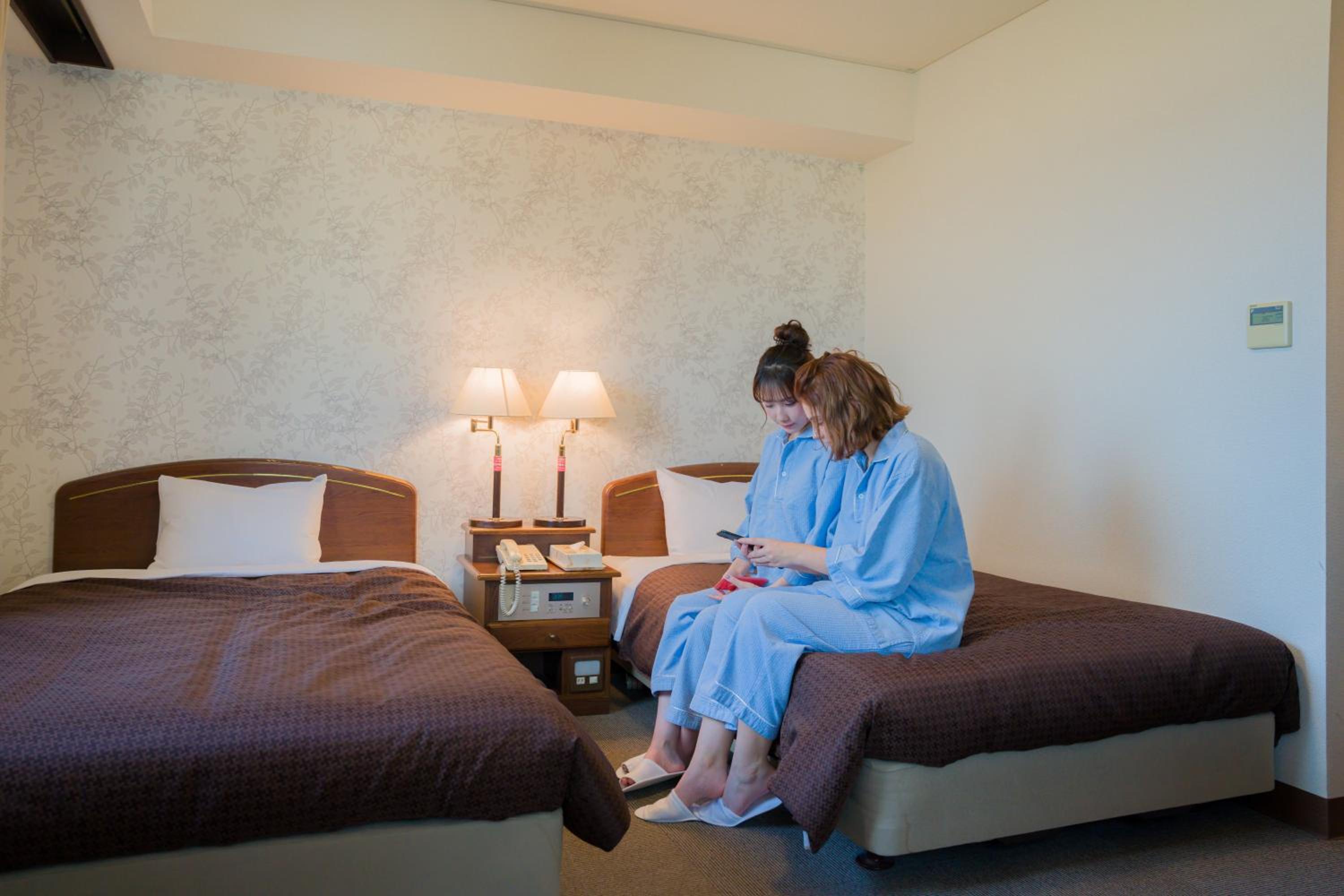 Twin Room - Non-Smoking - Photo 3